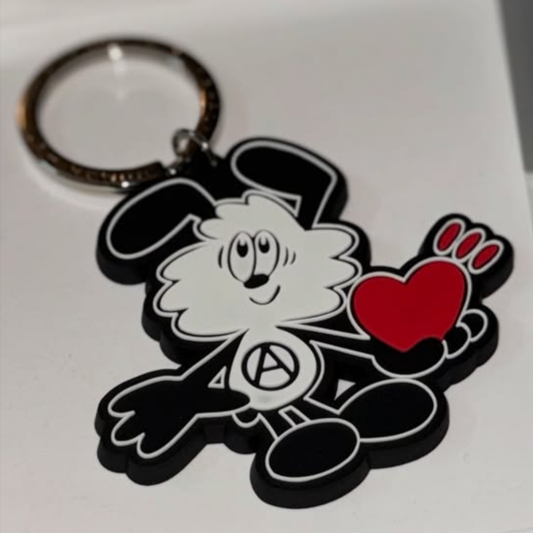 Human Made x Verdy Rubber Keyring Black - Jamsil Store Exclusive 착용 스타일