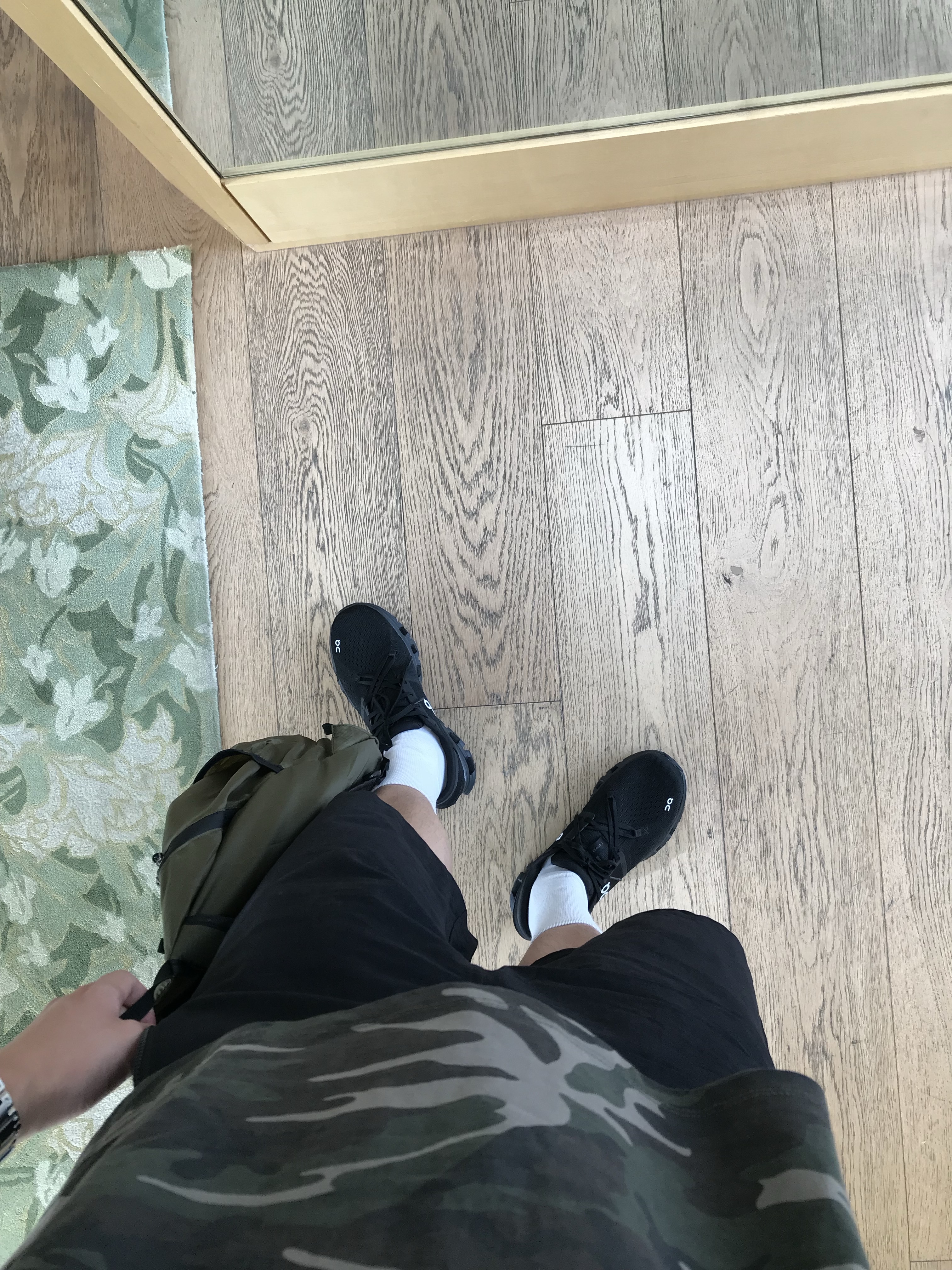 (W) On Running Cloud X 4 Black Eclipse, Heisan Hidden Pocket Bermuda Pants - Black 착용 스타일 - 4