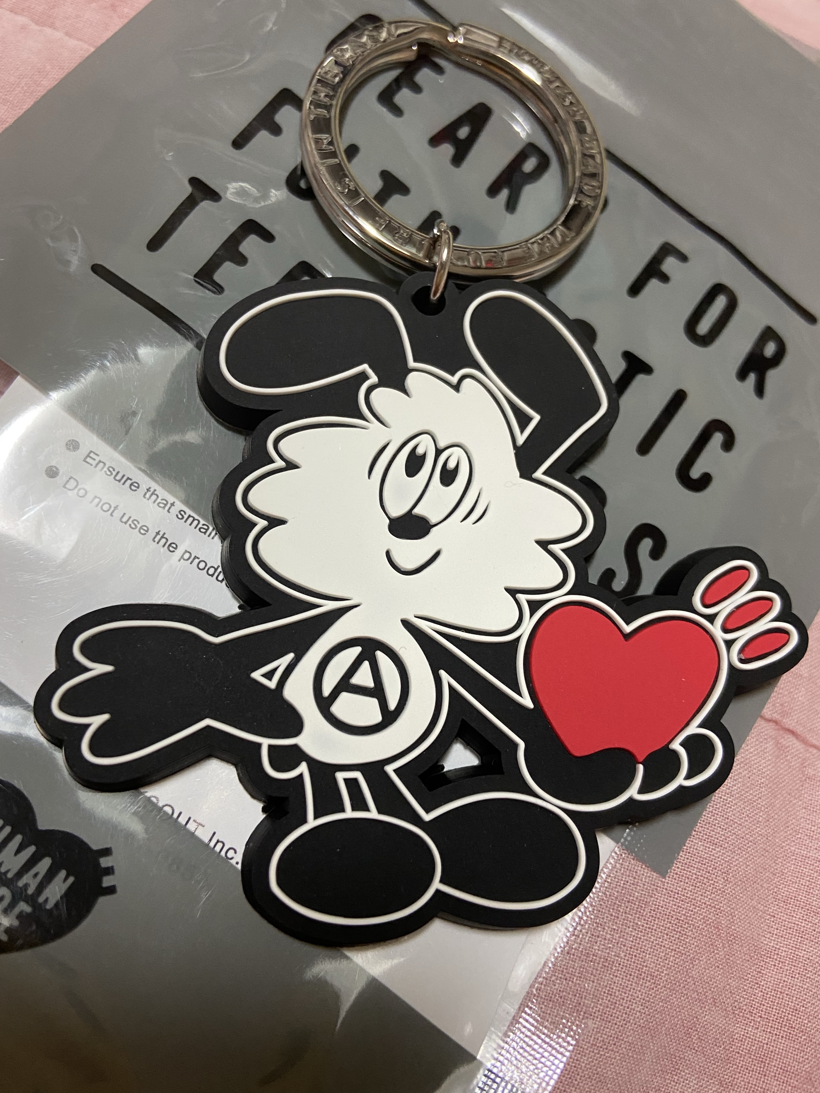 Human Made x Verdy Rubber Keyring Black - Jamsil Store Exclusive 착용 스타일