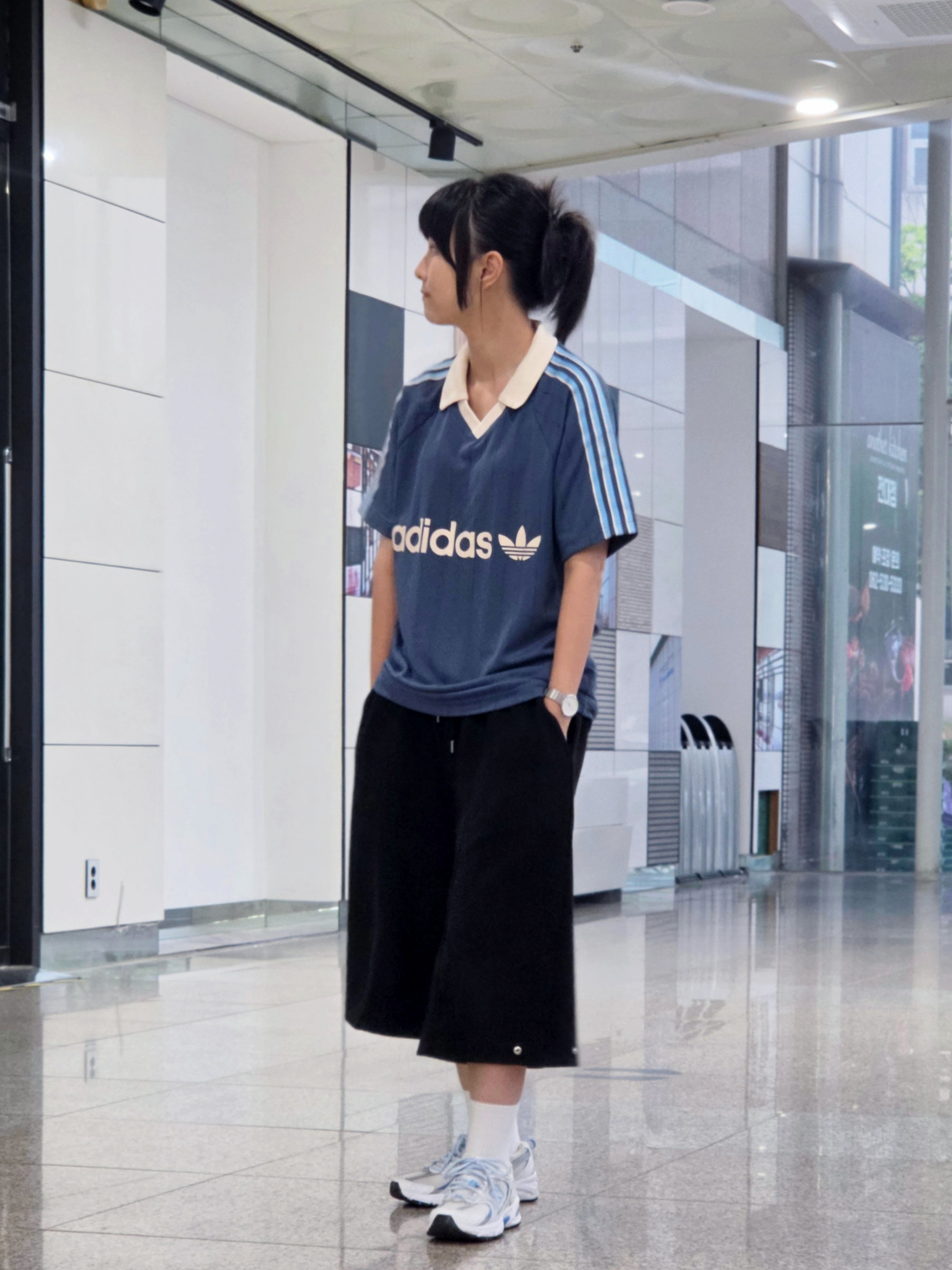Adidas Pinstripe Jersey Preloved Ink - KR Sizing, New Balance 530 Sky Blue 착용 스타일