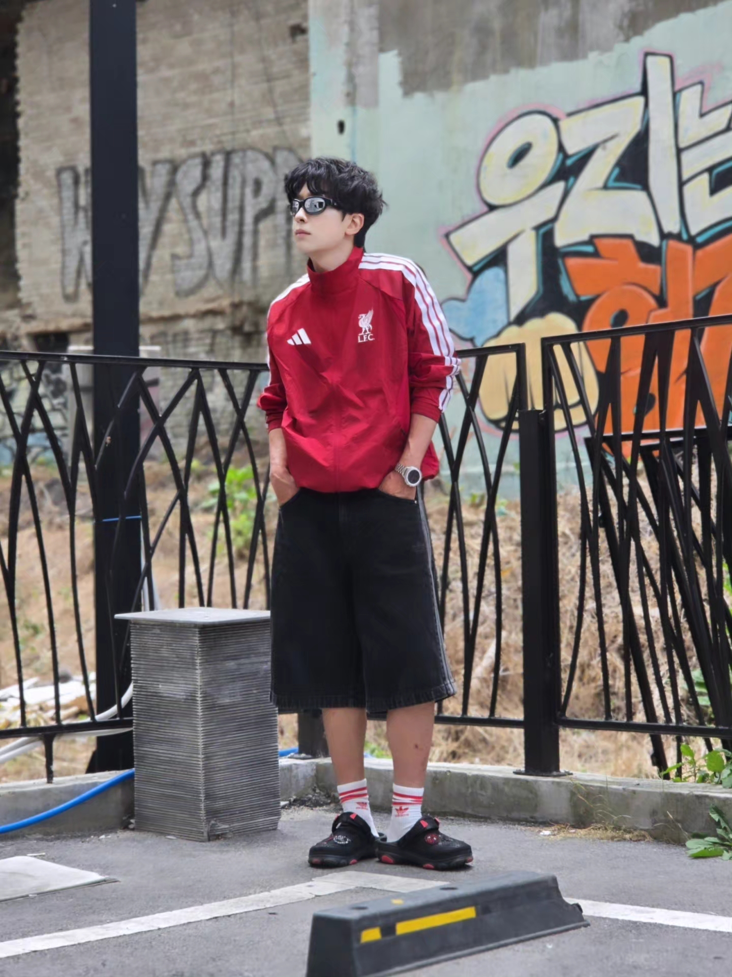 Adidas Adicolor Denim Firebird Shorts True Black Denim - KR Sizing, Adidas Adicolor Denim Firebird Shorts True Black Denim - US Sizing 착용 스타일 - 5