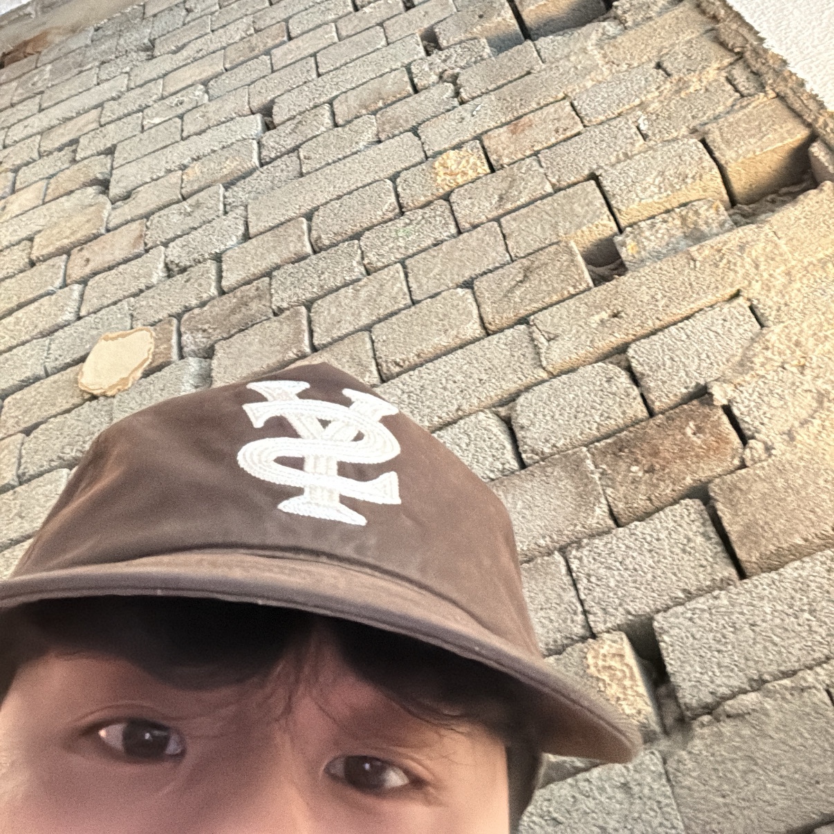 Sunday Ceremony Sy Logo 5 Panel Cotton Cap - Brown 착용 스타일