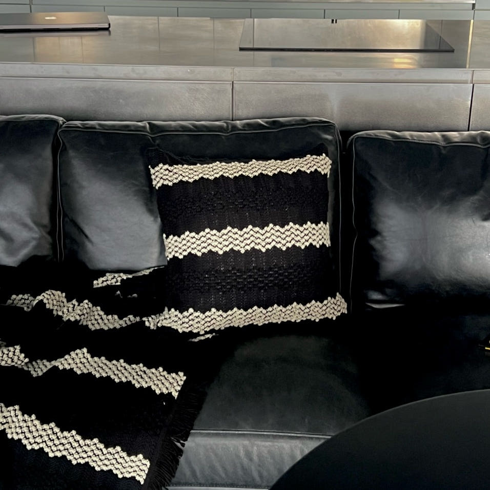 무성화 블랙 소로우 에스닉 쿠션커버 45x45cm(MUSEONGHWA Black Sorrow Ethnic Cushion Cover 45x45cm) - 2