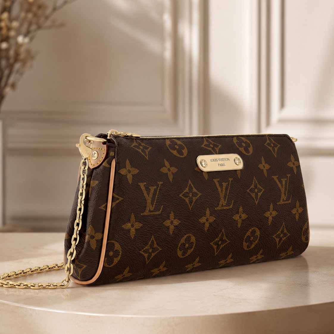 Louis Vuitton Pochette Eva Monogram 착용 스타일 - 4