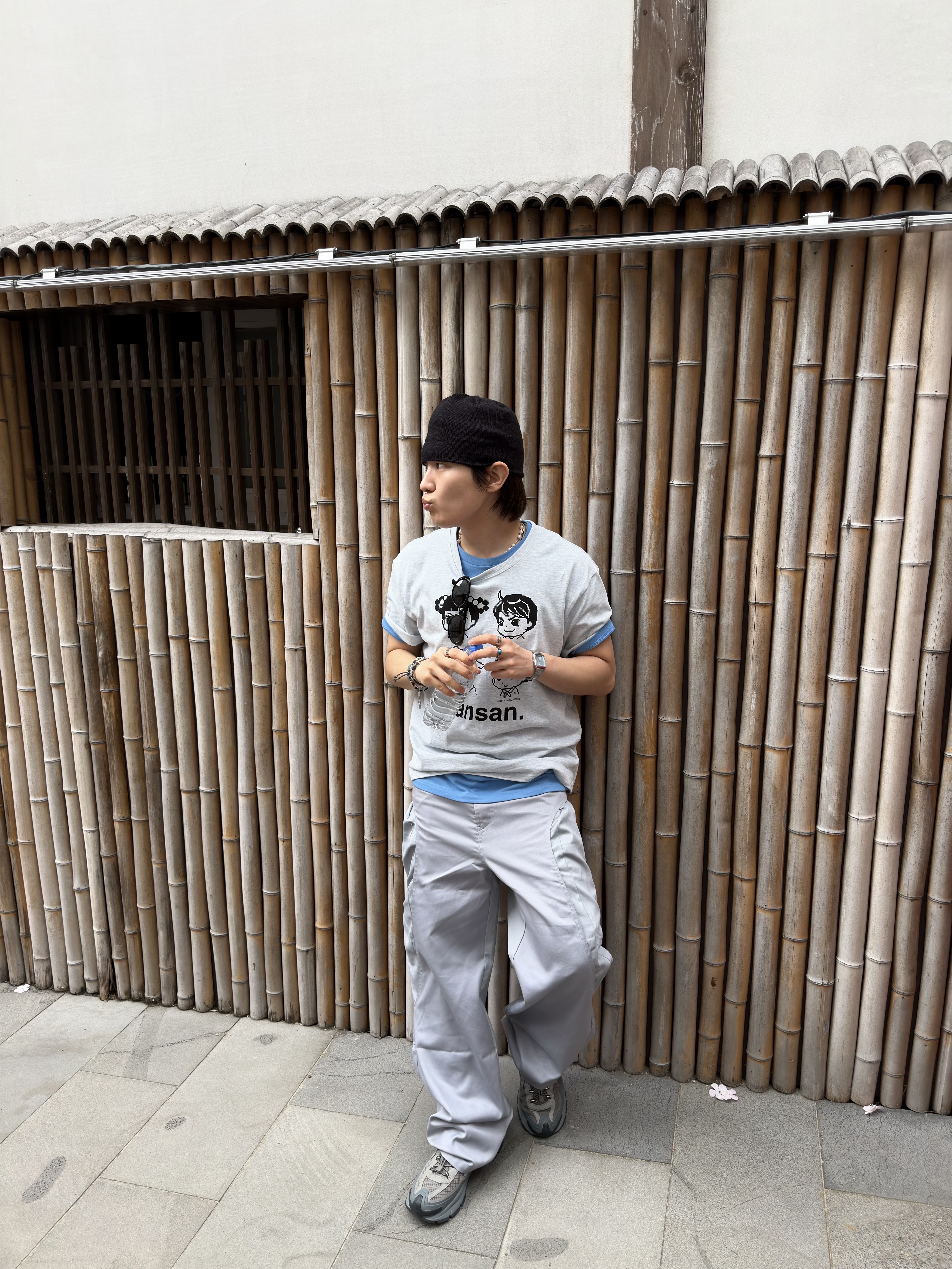 Nike Zoom Vomero Roam Metallic Pewter Cool Grey, TOWTOW.ARCHIVE Pi-Pi Tide Bracelet Blue 착용 스타일 - 1