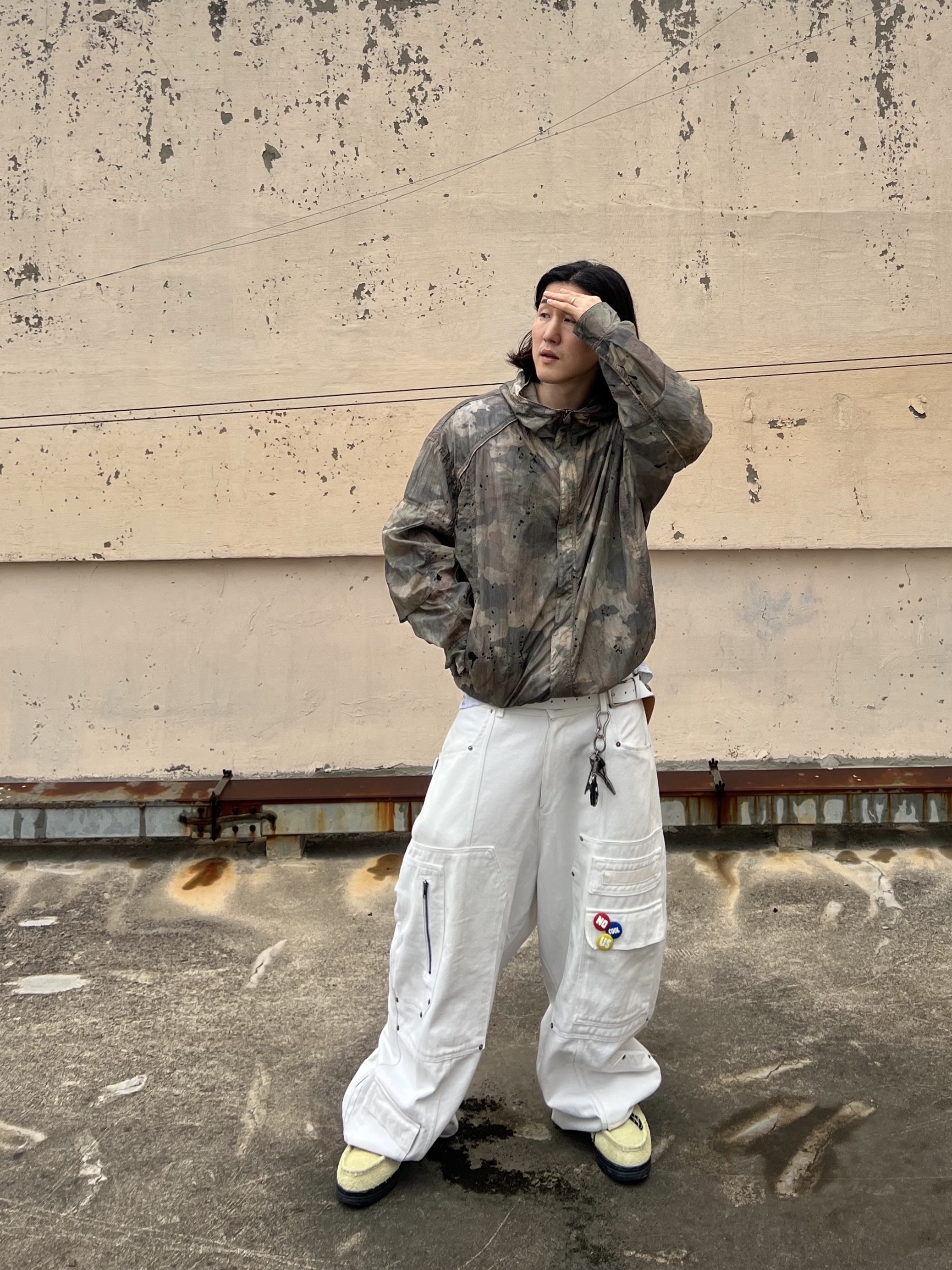 Nos Couleurs x Koin x Llud Rivet Carpenter Pants White, Timberland Heritage Gore-Tex Moc Toe Mid Boots Light Green Suede - Wide 착용 스타일 - 3
