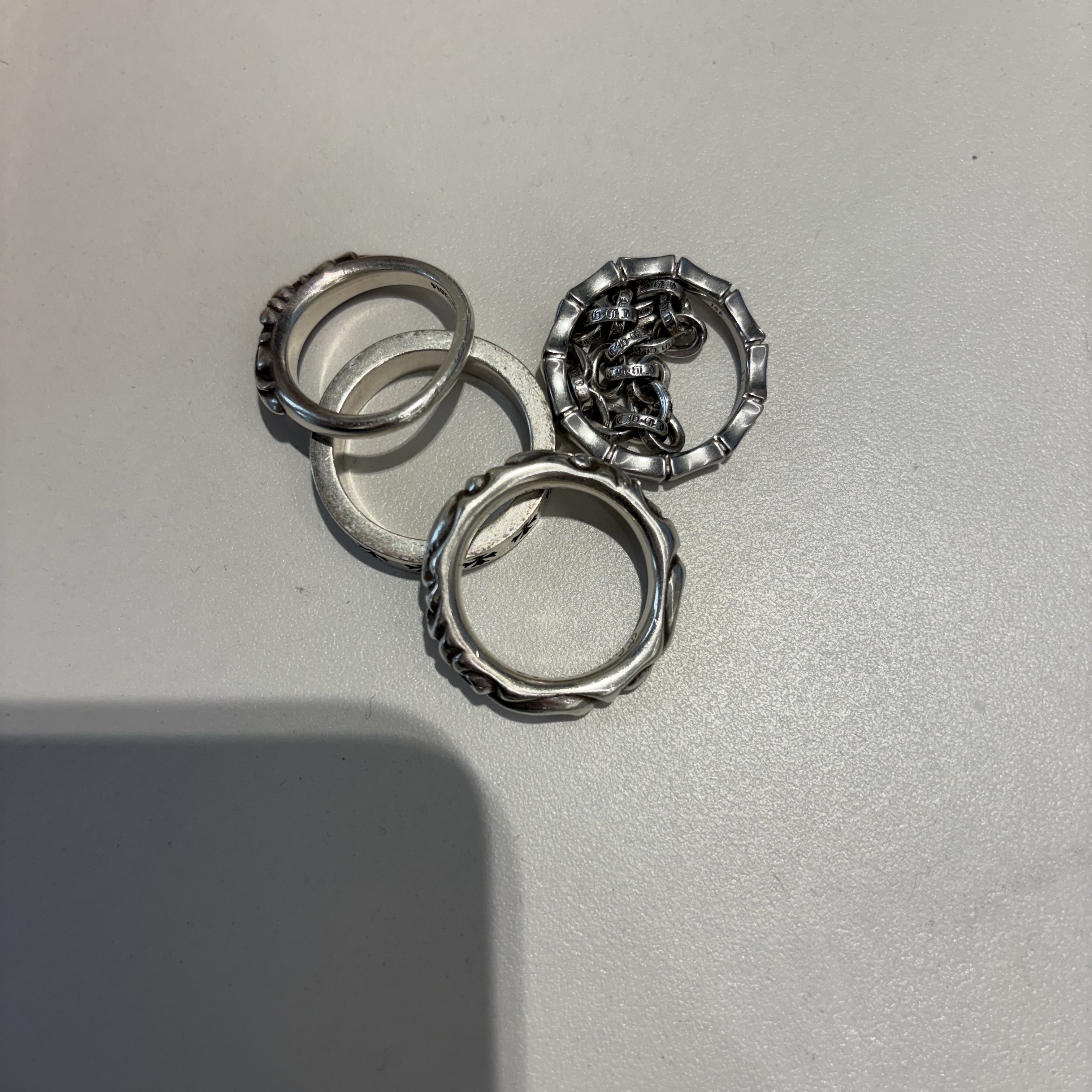 Chrome Hearts Baby Classic Floral Cross Ring Silver 착용 스타일