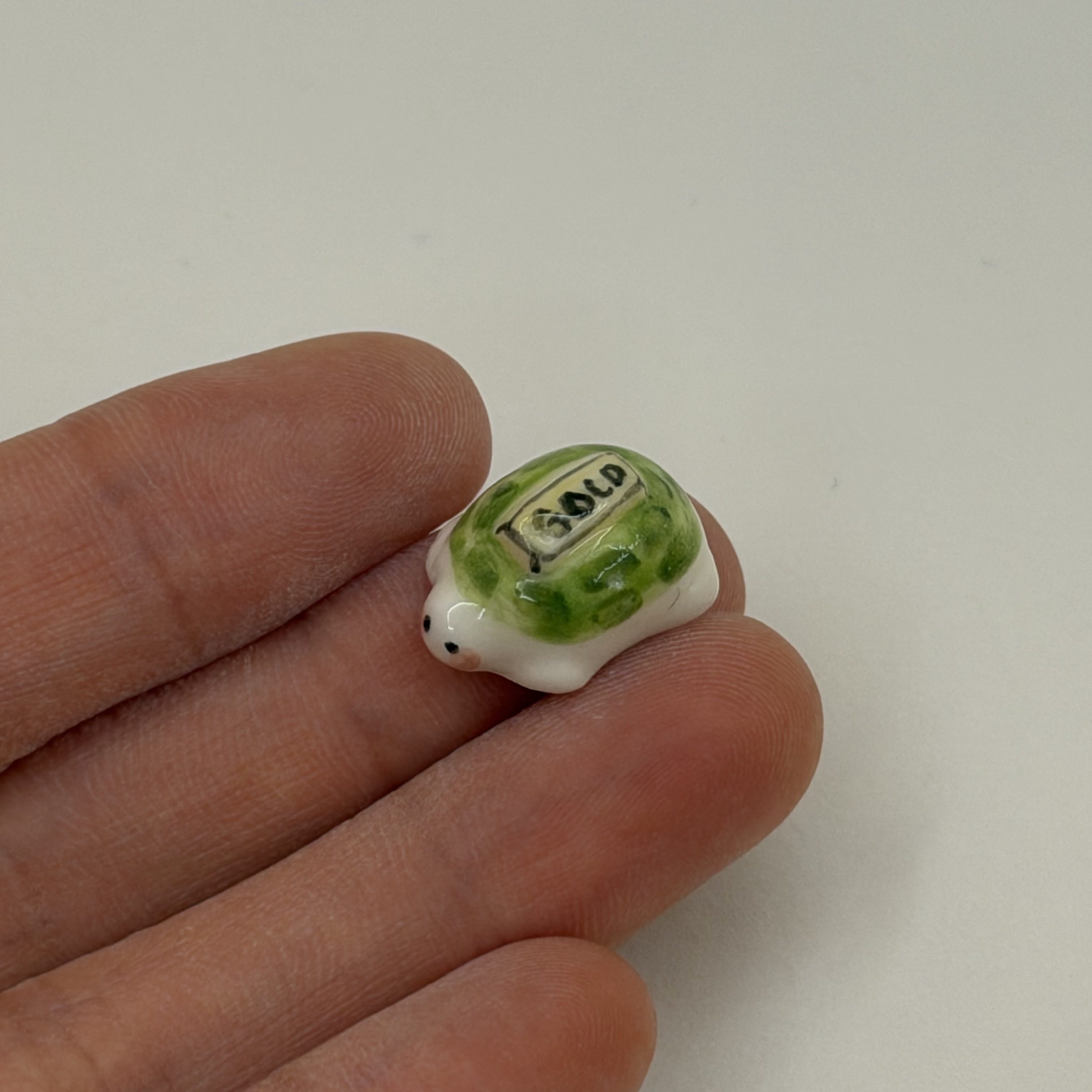 ANIMINI Lucky Turtle Gold Bar 착용 스타일 - 3