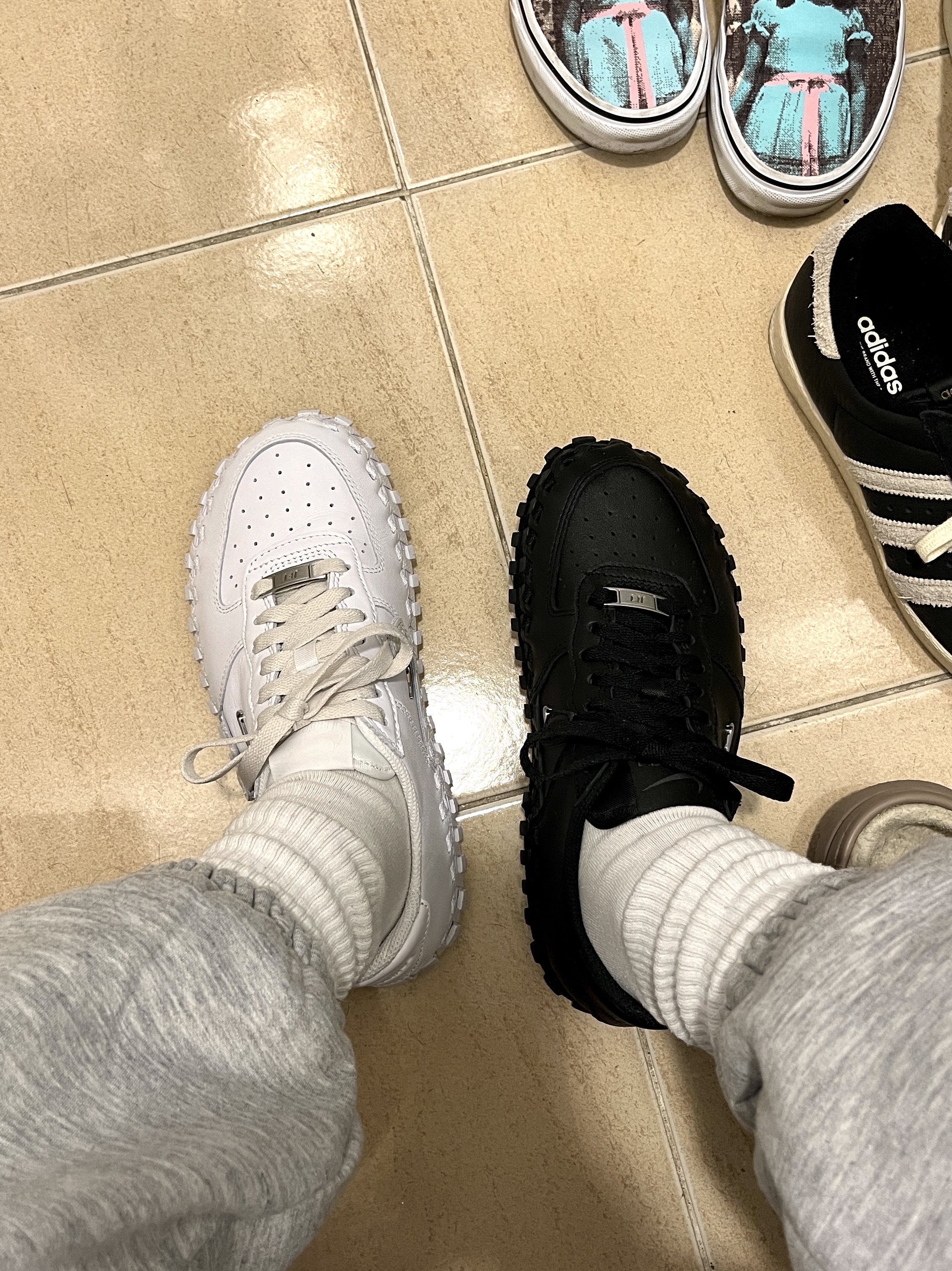 Nike x Jacquemus J Force 1 Low LX SP Black, Nike x Jacquemus J Force 1 Low LX SP White 착용 스타일