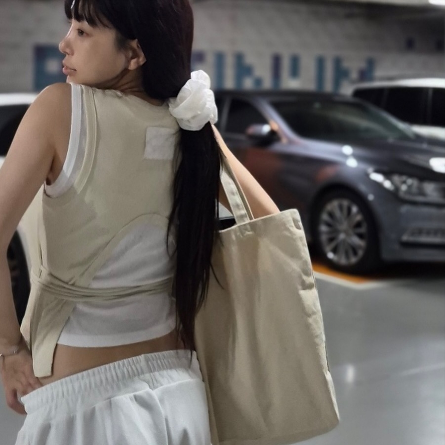 ARCMOOR Mute Layer Sleeveless Yellow 착용 스타일 - 1