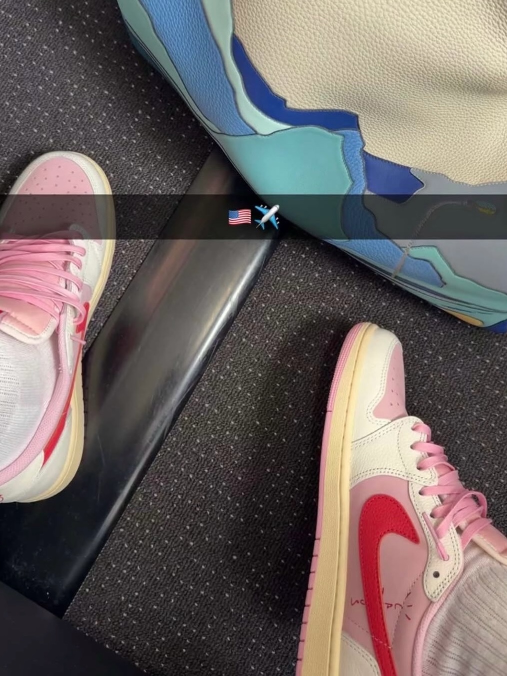 Jordan 1 x Travis Scott Retro Low OG SP Sail Tropical Pink, Jordan 1 x Travis Scott Retro Low OG SP Sail and Ridgerock 착용 스타일 - 9
