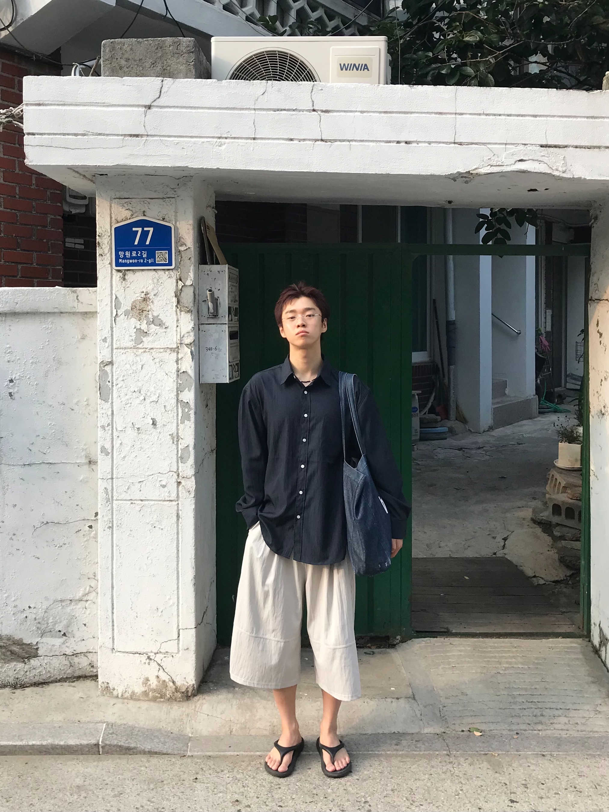 [KREAM 단독] Hangle Blue Light Silver Titan Square Rimless, A.P.C. Daniela Shopping Bag Indigo 착용 스타일 - 3
