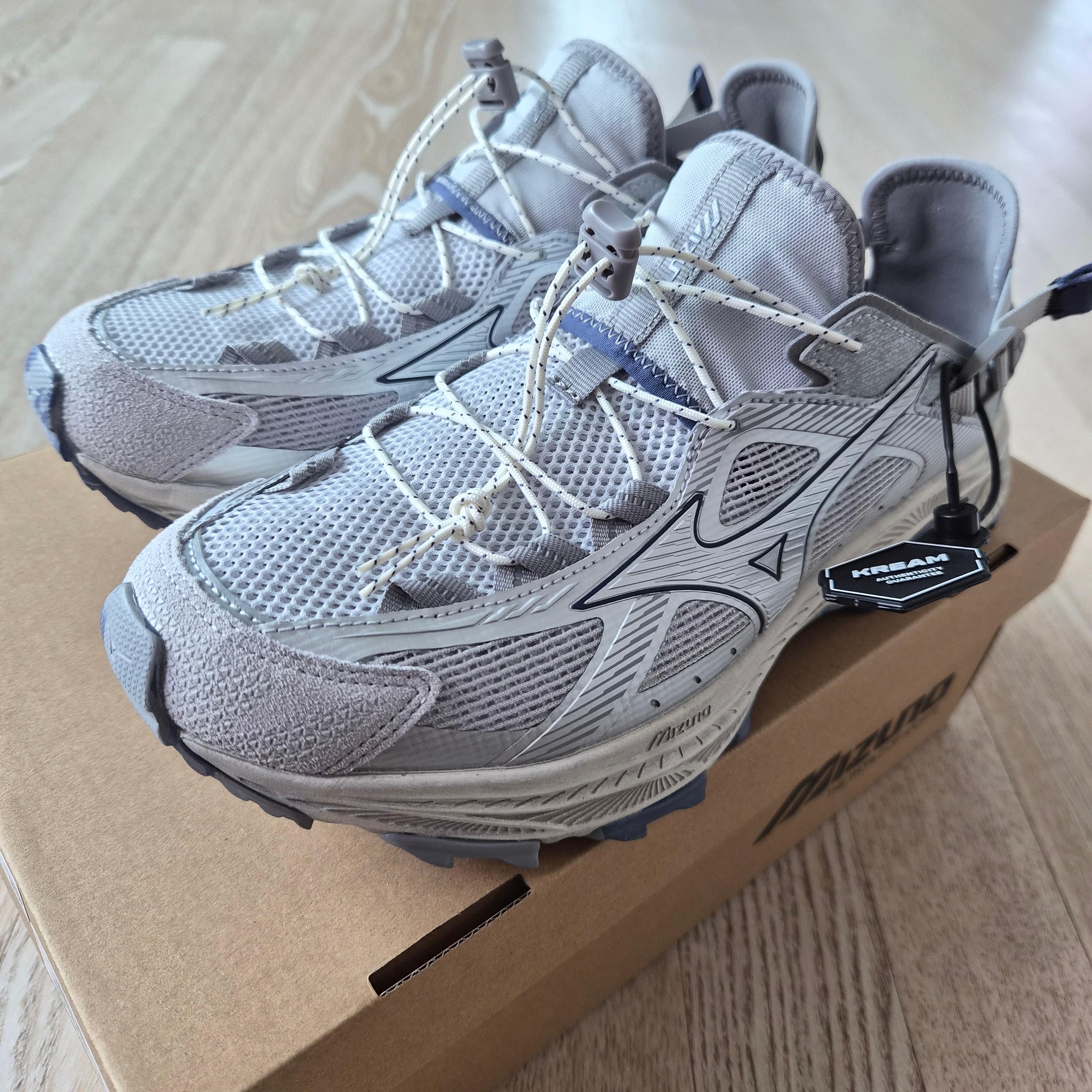 Mizuno Racer Trail SE V2 Silver Grey 착용 스타일