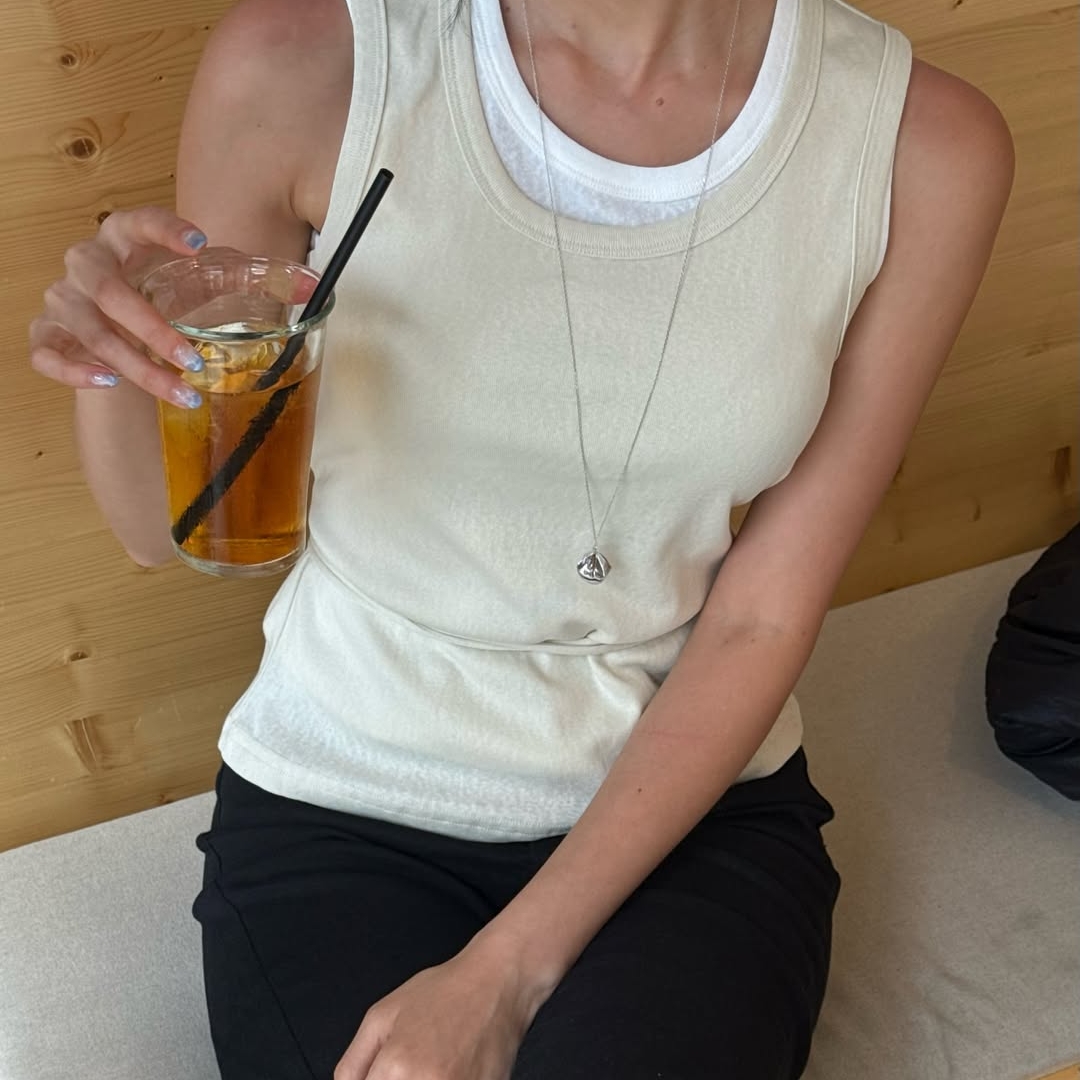 ARCMOOR Mute Layer Sleeveless Yellow 착용 스타일 - 2