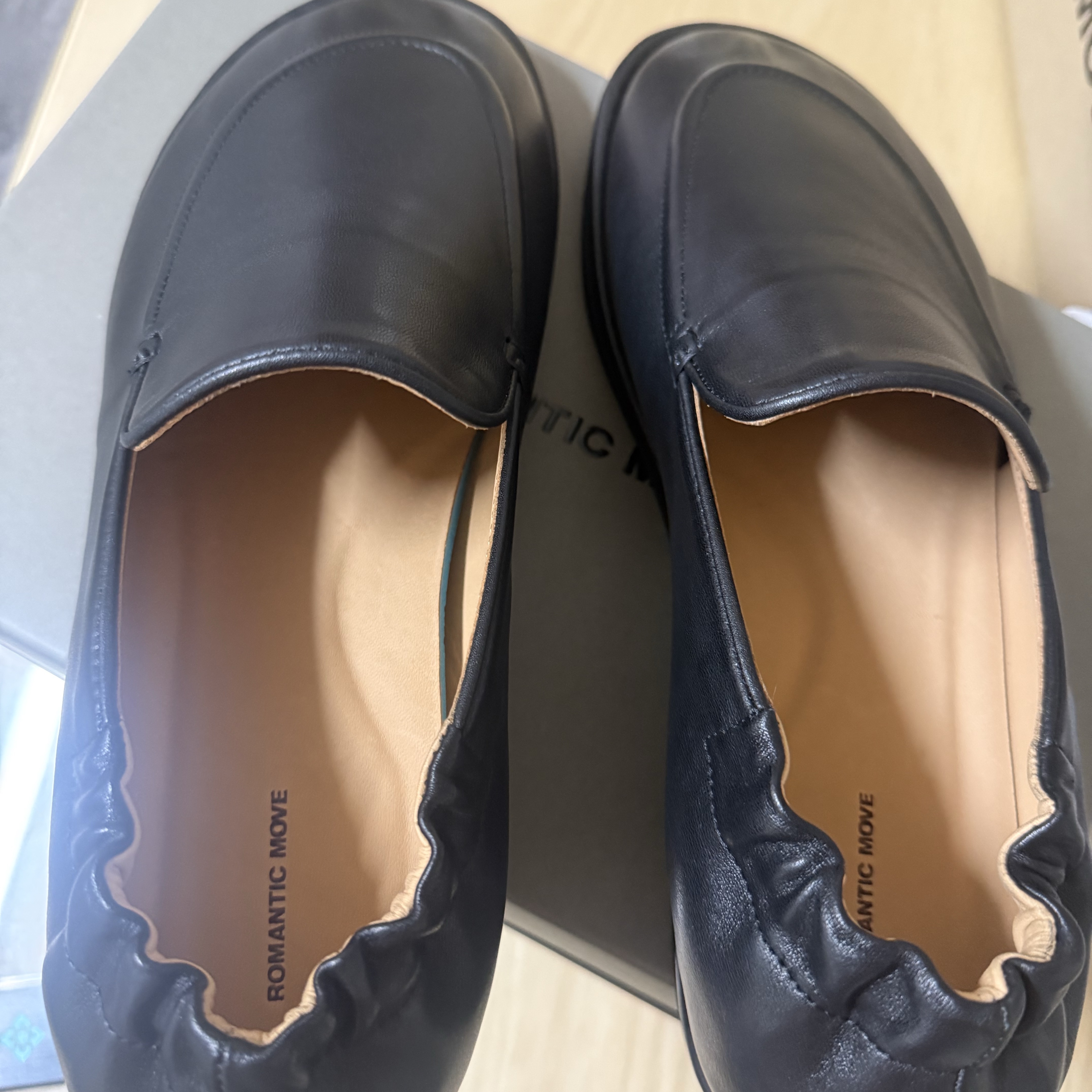 Romantic Move New Vintage Derby Crack Black - Regular 착용 스타일 - 5