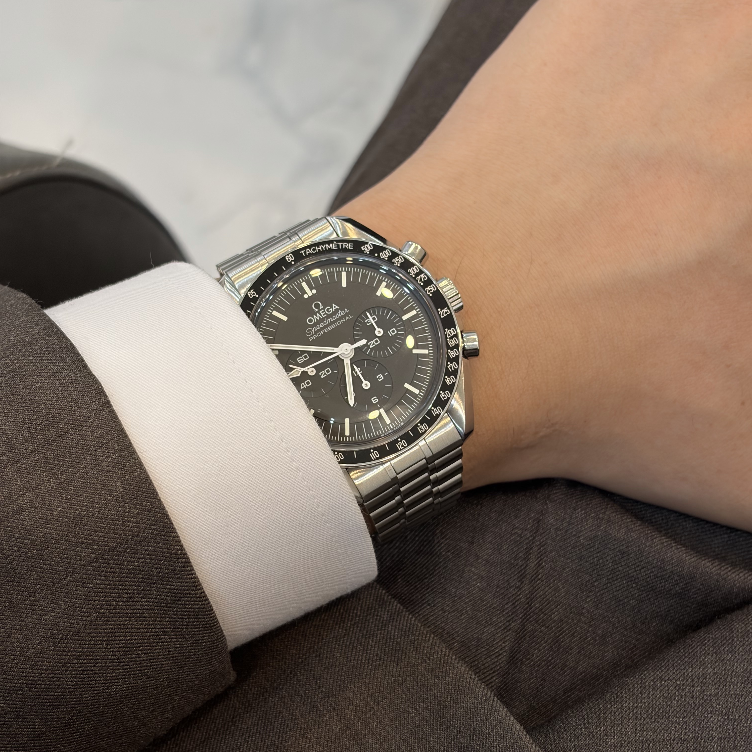 Omega Speedmaster Moonwatch Professional Co Axial Master Chronometer Chronograph Steel Black, Omega Speedmaster Moonwatch Professional Co Axial Master Chronometer Chronograph Steel Black (Transparent Caseback Ver.) 착용 스타일 - 4