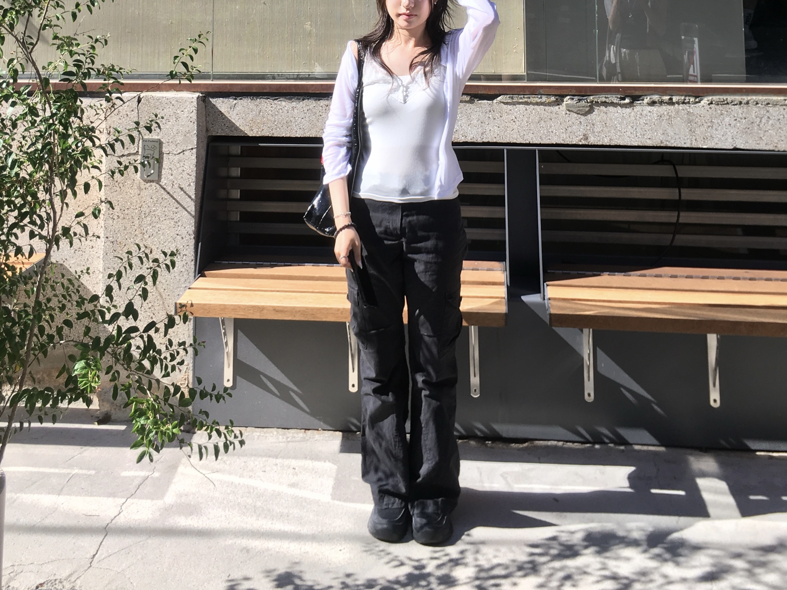 (W) Miseki Seoul Pocket Cargo Bootscut Pants Black 착용 스타일 - 2