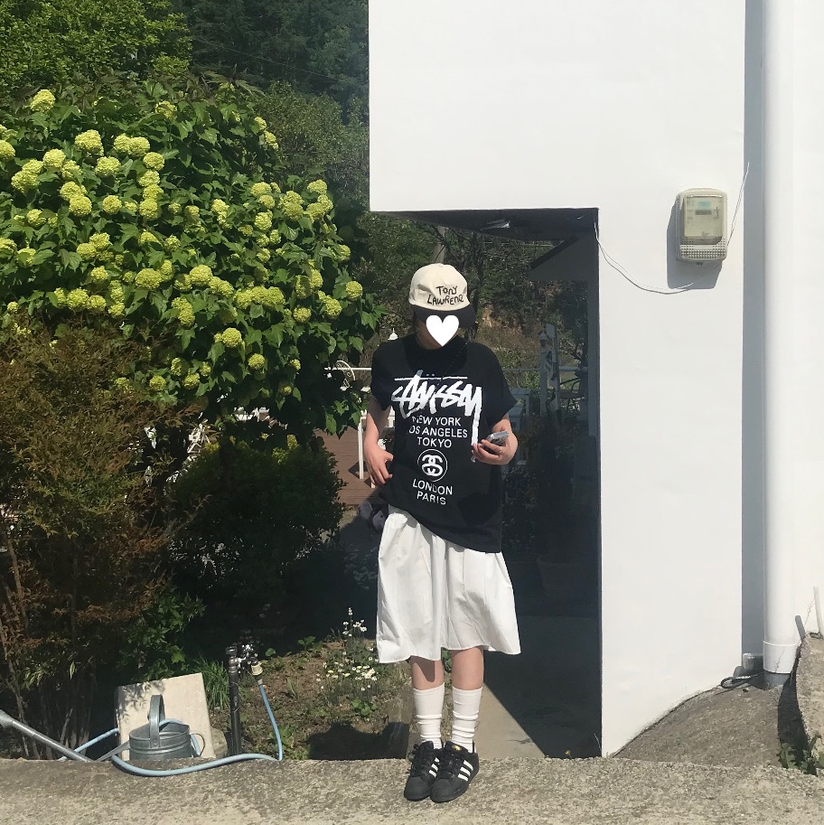 Stussy World Tour T-Shirt Black, Adidas Superstar Core Black White 착용 스타일 - 2
