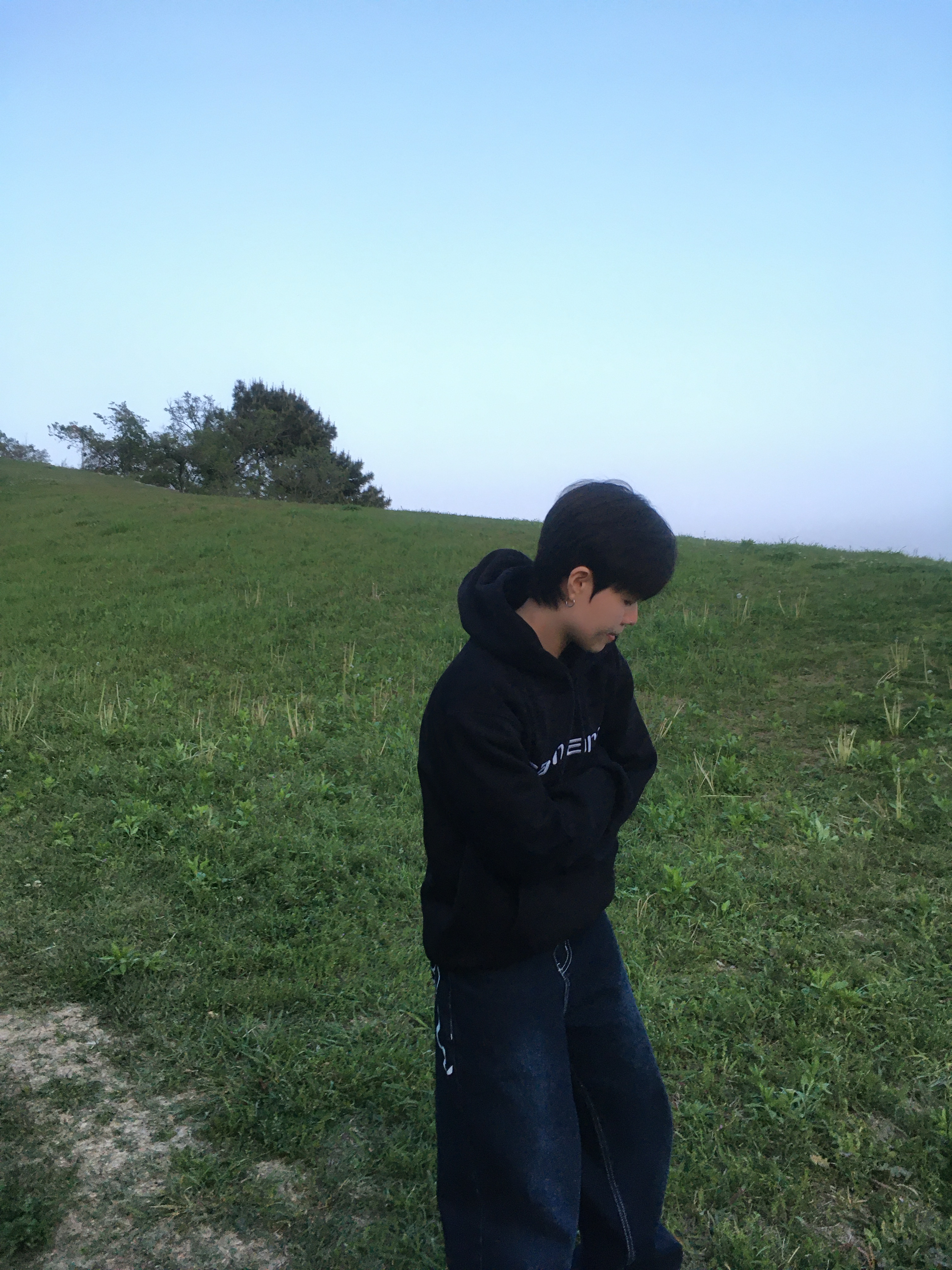 Carhartt WIP Hooded Carhartt Sweatshirt Black White 착용 스타일 - 1