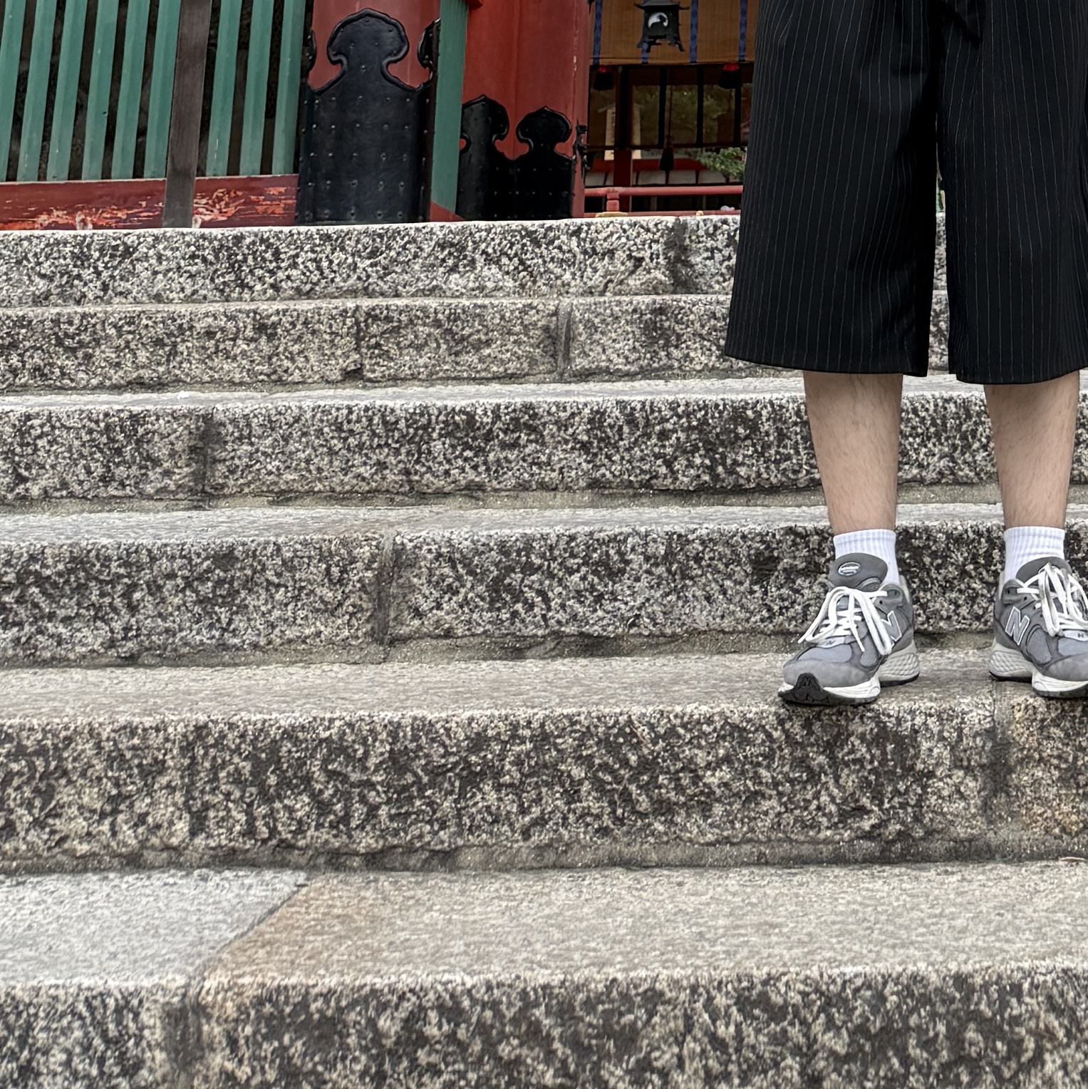 New Balance 2002R Premium Vintage Grey 착용 스타일