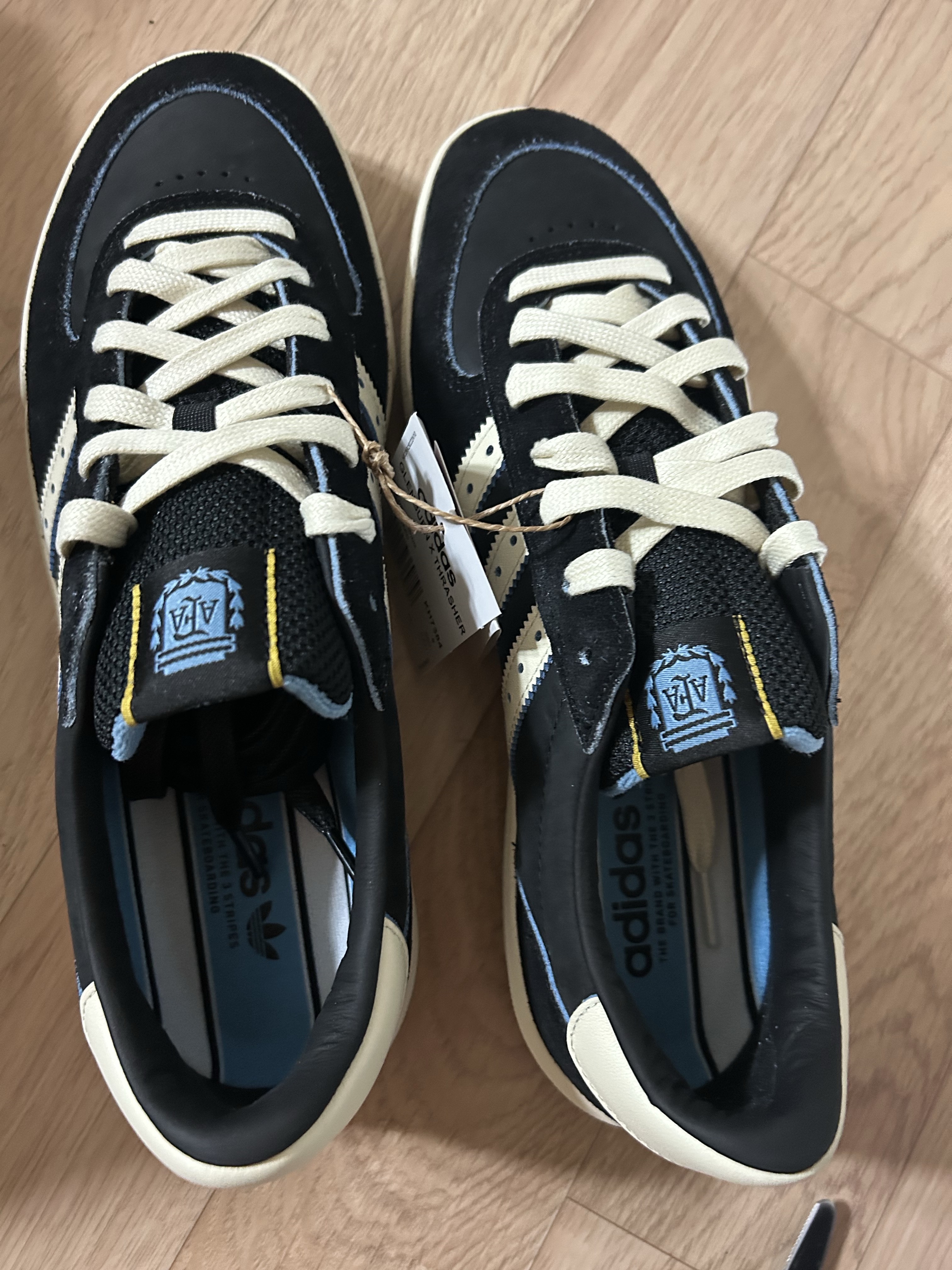 Adidas x Thrasher x Argentina Glenburn Core Black Cream White 착용 스타일