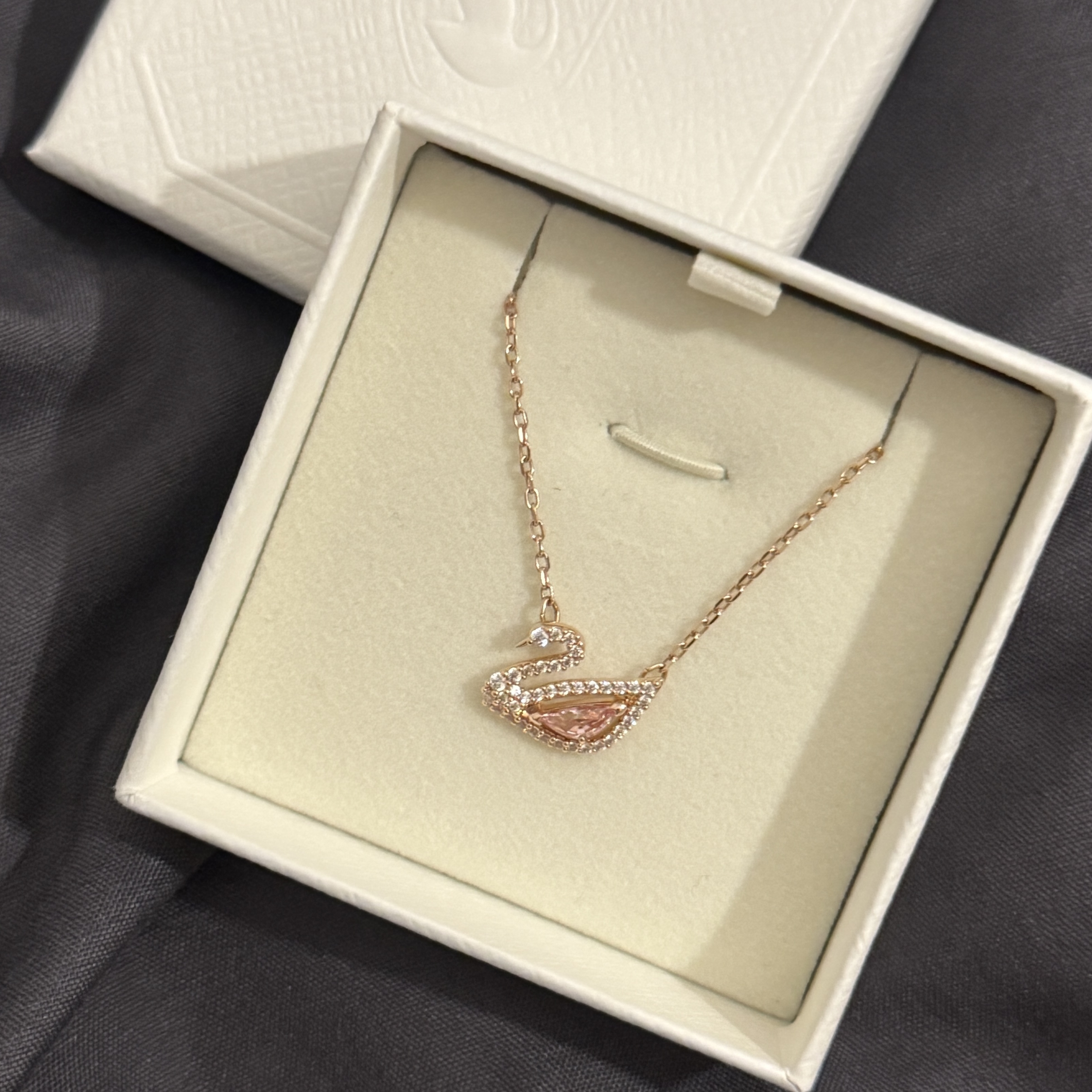 (W) Swarovski Dazzling Swan Necklace Pink Rose Gold Plated 착용 스타일