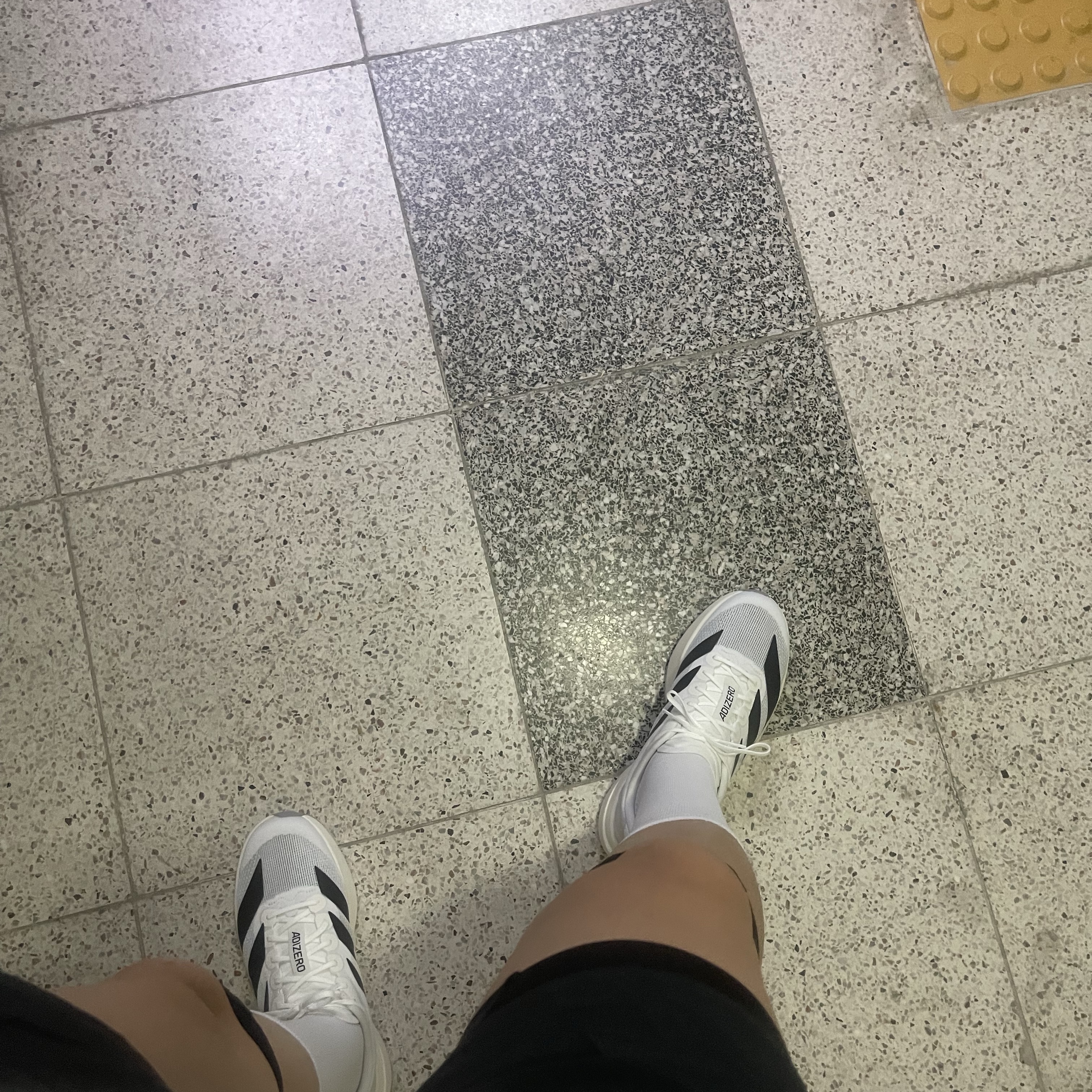 Adidas Adizero EVO SL Cloud White Core Black 착용 스타일 - 1