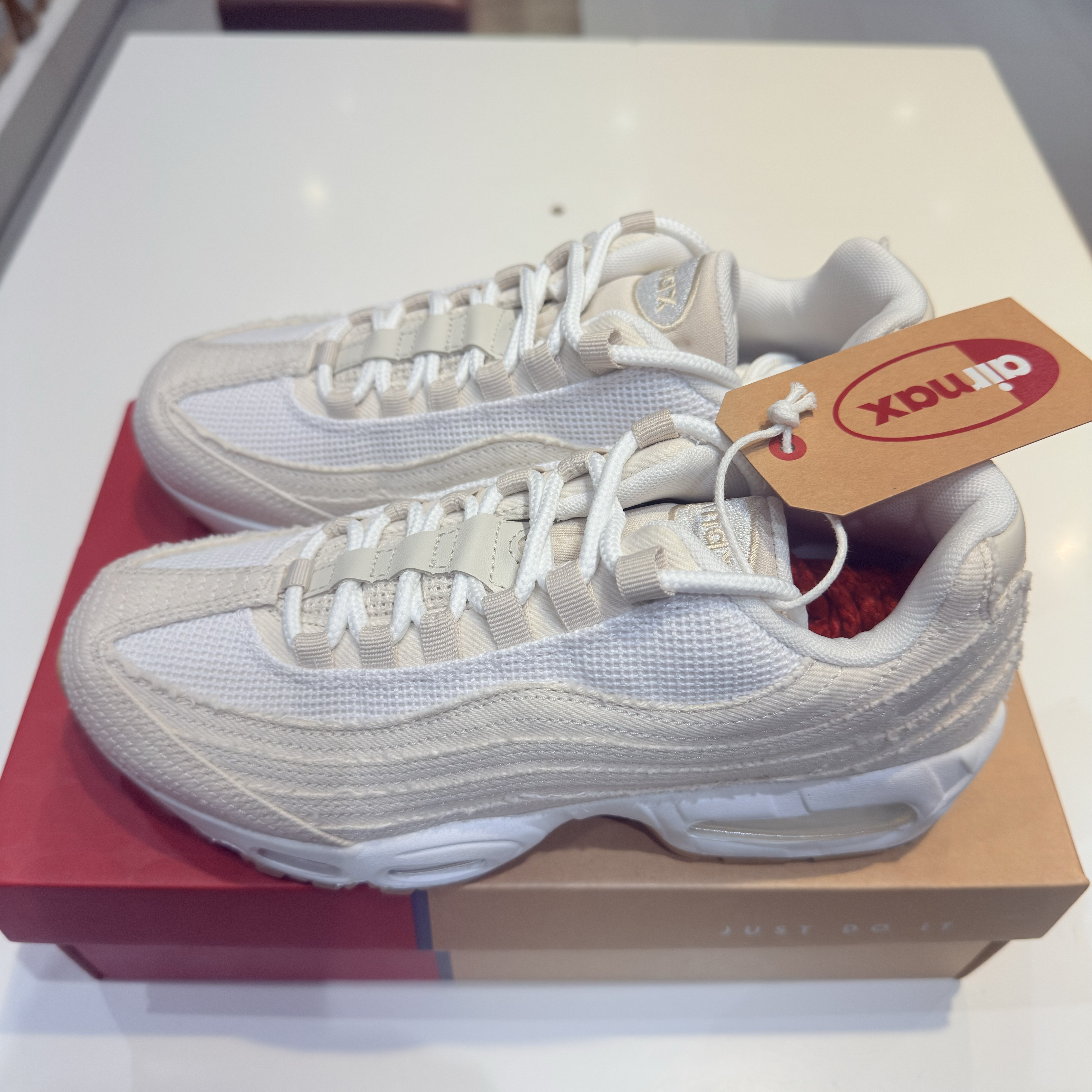 Nike x Levi's Air Max 95 White and Ecru 착용 스타일 - 2