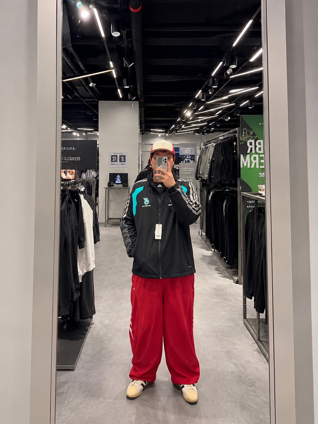 Adidas x Mercedes AMG Petronas F1 Team Mechanix Rain Jacket Black Grey Two - US Sizing (Non Marking Ver.), Adidas x Taegeukdang Superstar White Black 착용 스타일 - 1