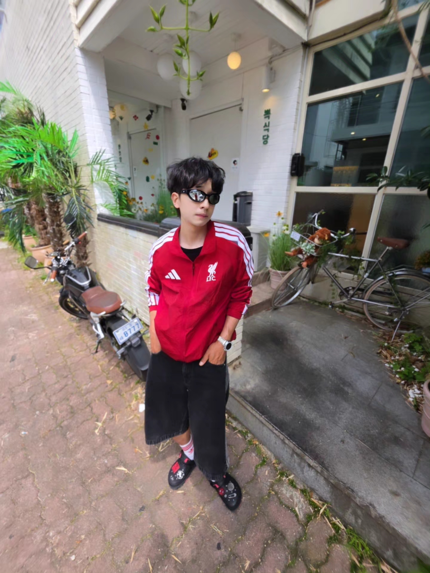 Adidas Liverpool FC Home Anthem Jacket Active Maroon - KR Sizing (Non Marking Ver.), Adidas Liverpool FC Home Anthem Jacket Active Maroon - US Sizing (Non Marking Ver.) 착용 스타일 - 3