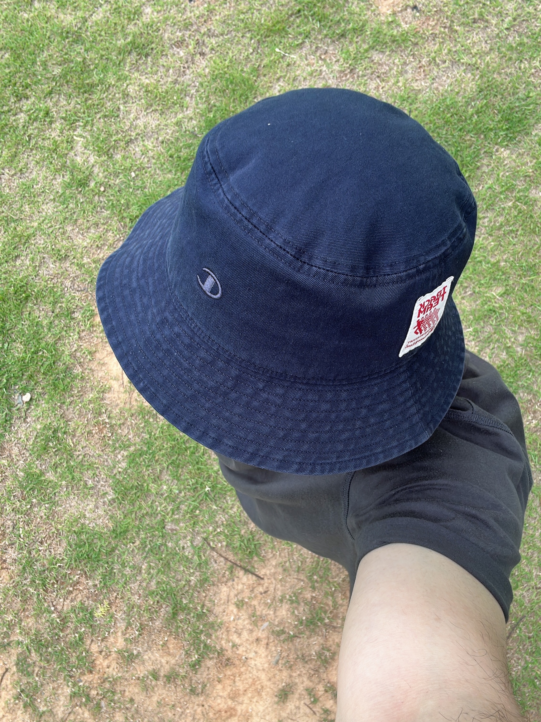 Champion x Thisisneverthat Bucket Hat Normal Navy, Nike Air Max 270 React American Modern Summit White 착용 스타일 - 2