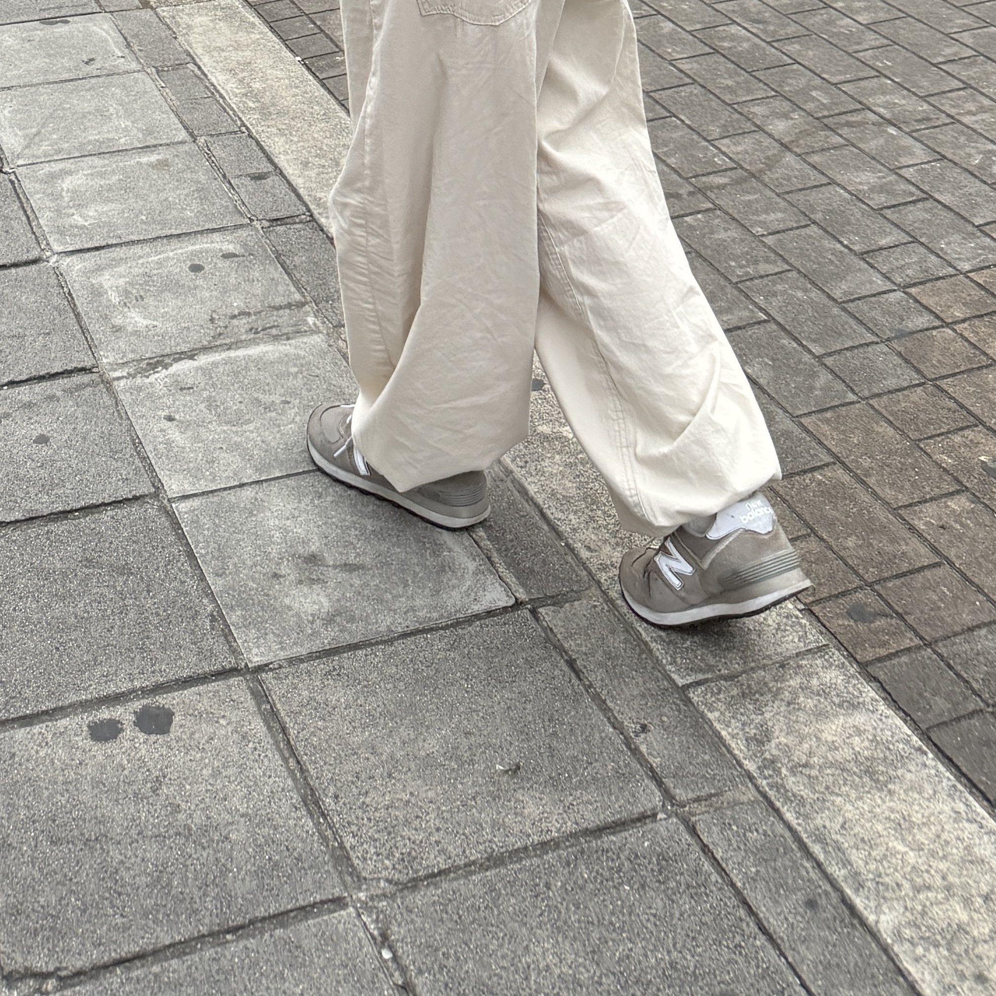 (W) New Balance 574 Worn By Anyone Grey - B Standard 착용 스타일