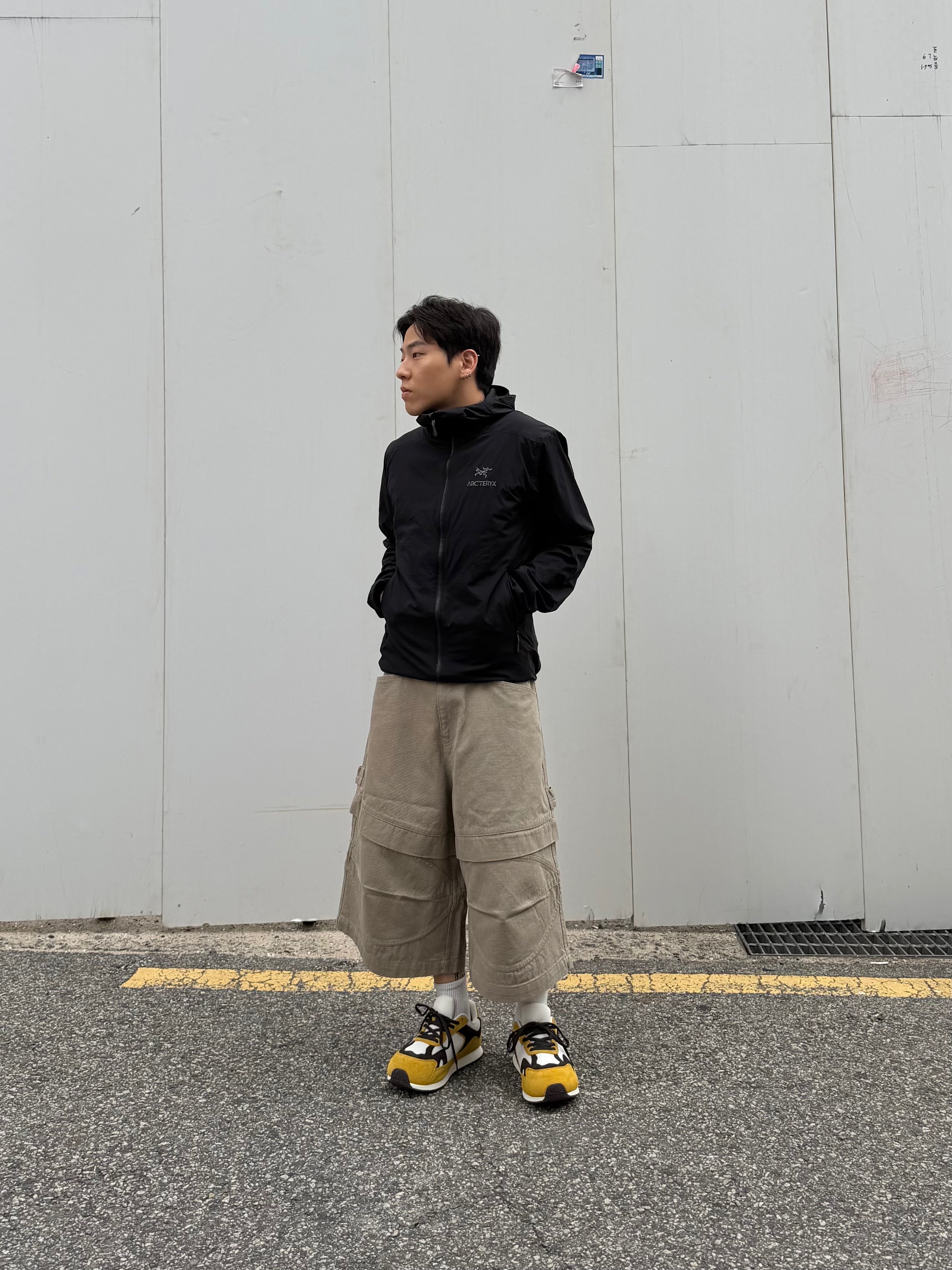Arc'teryx Atom SL Hoody Black 착용 스타일 - 4