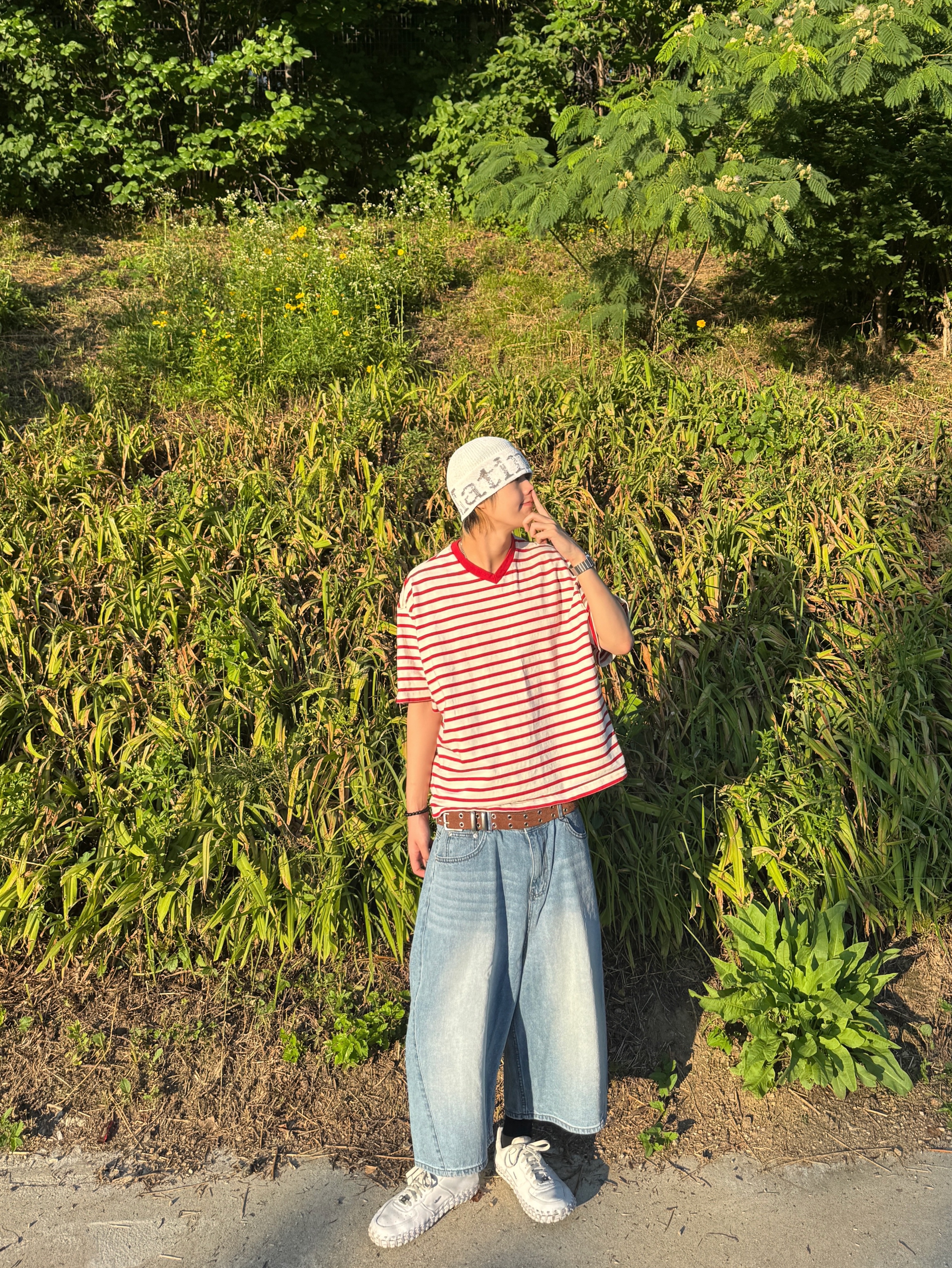 Nike x Jacquemus J Force 1 Low LX SP White, Nonnod Cropped V-neck T-shirt Red stripe 착용 스타일 - 1