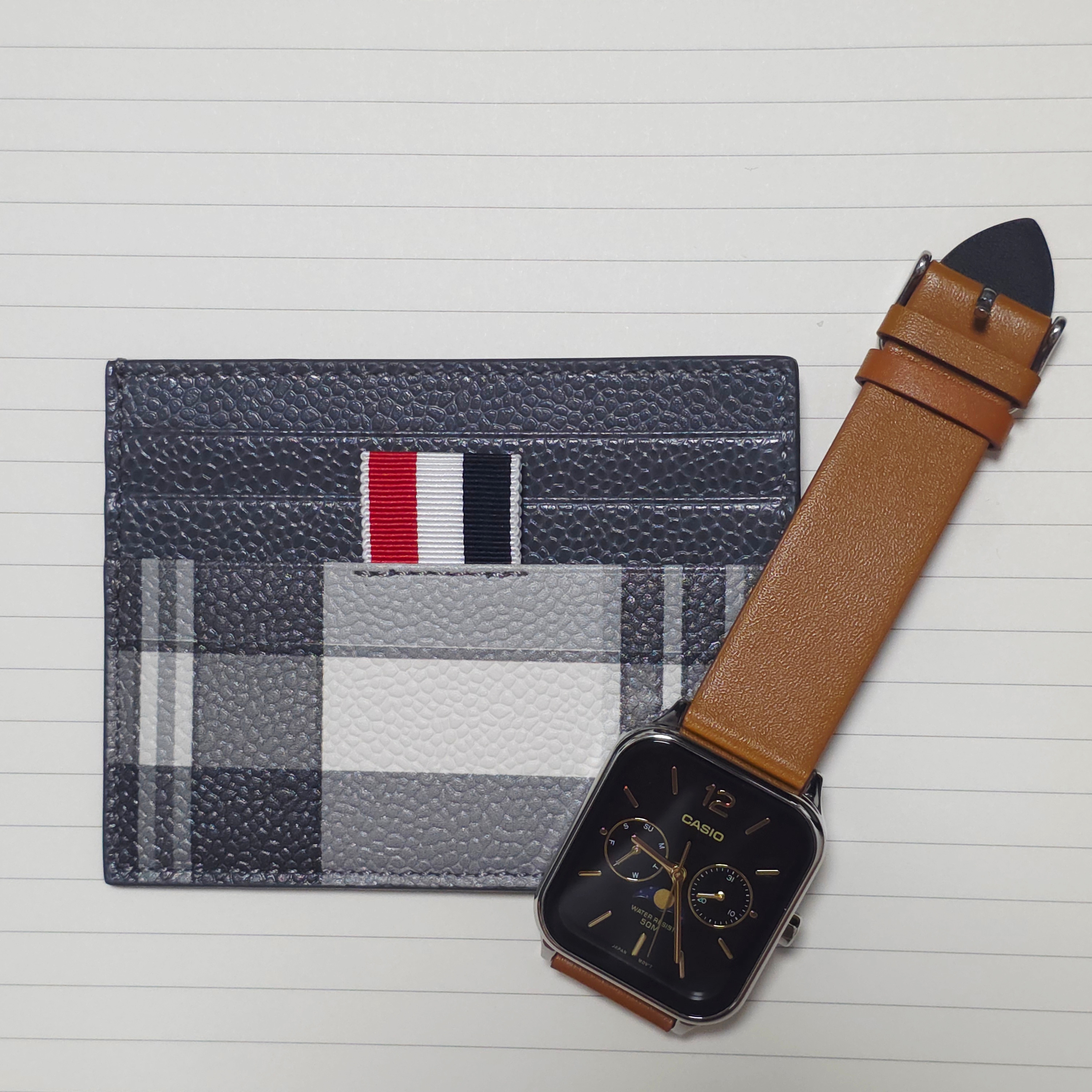 Casio MTP-M305L-1AV, Thom Browne Madras Pebble Grain Leather 4-Bar Single Card Holder Black White 착용 스타일