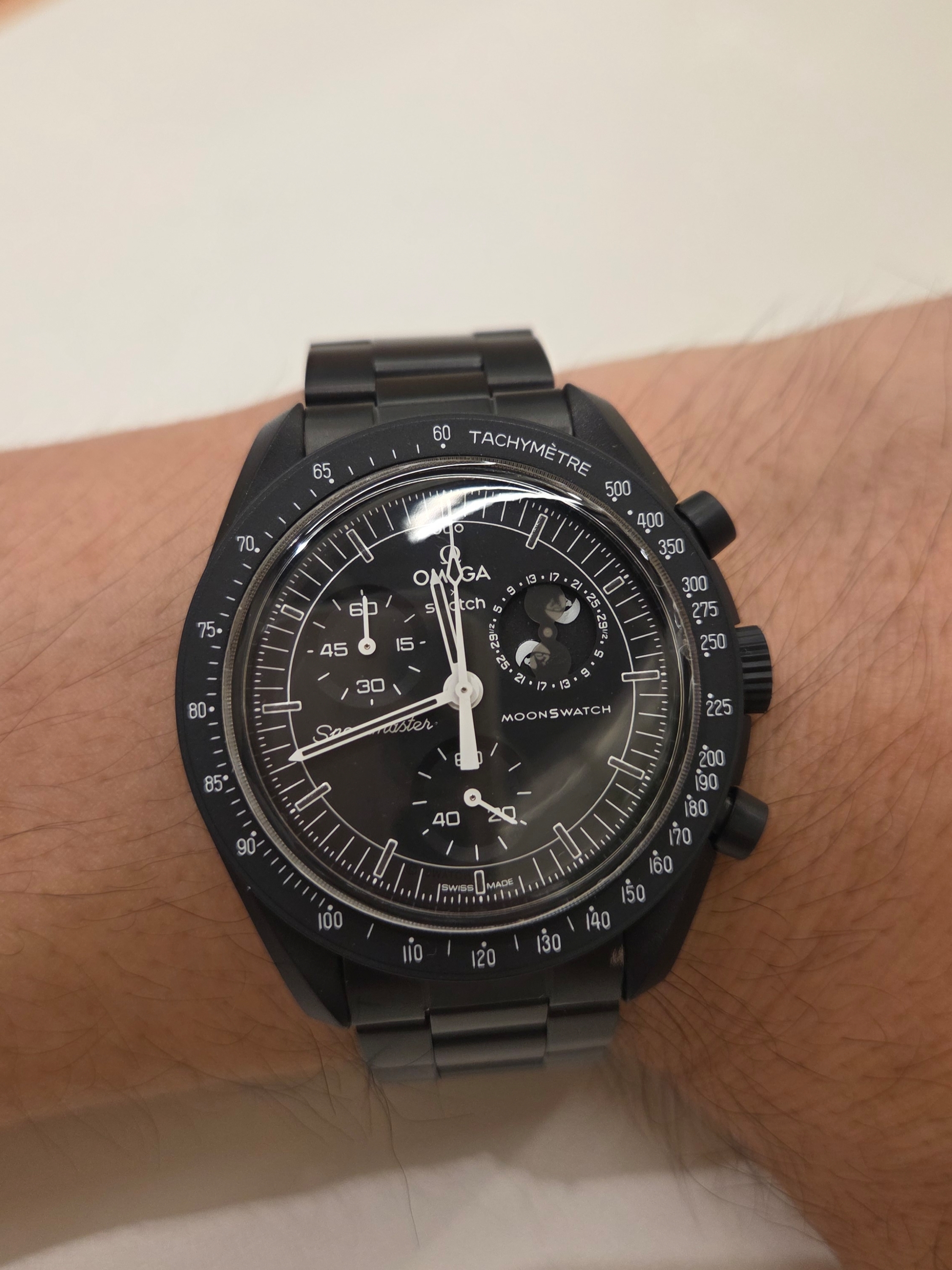 Swatch x Omega x Snoopy Bioceramic Moonswatch Mission To The Moonphase New Moon 착용 스타일