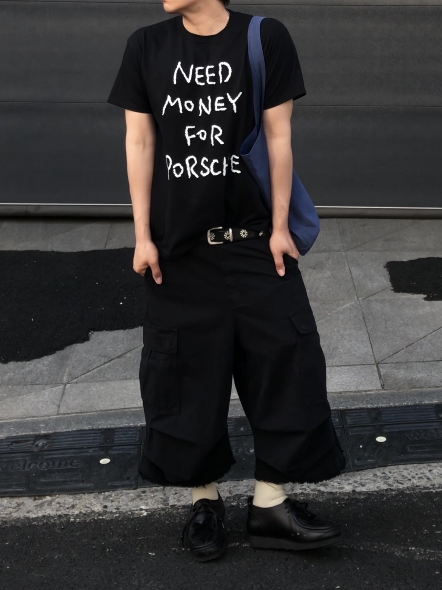GILDAN X Vintage Collection NEED MONEY FOR PORSHCE T-Shirt (2 Color), [프리오더] Polyteru Wallabee Shoes Star Leather Black 착용 스타일 - 5