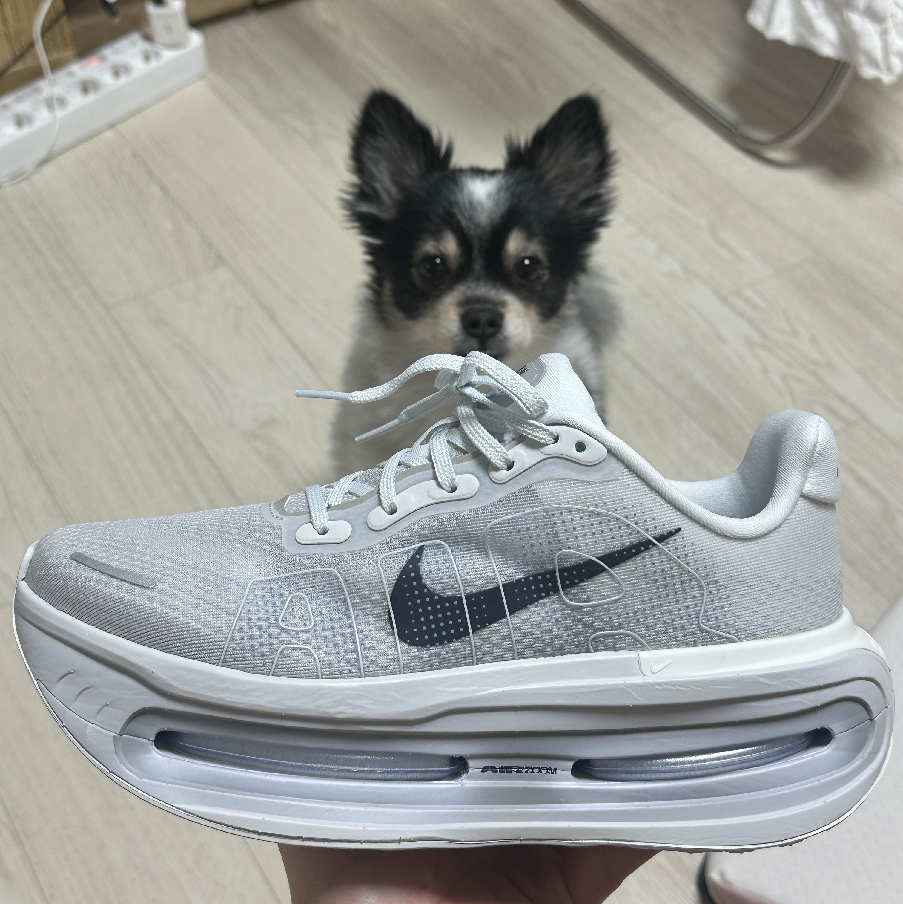 Nike Vomero Premium Off White Grey Fog 착용 스타일 - 5