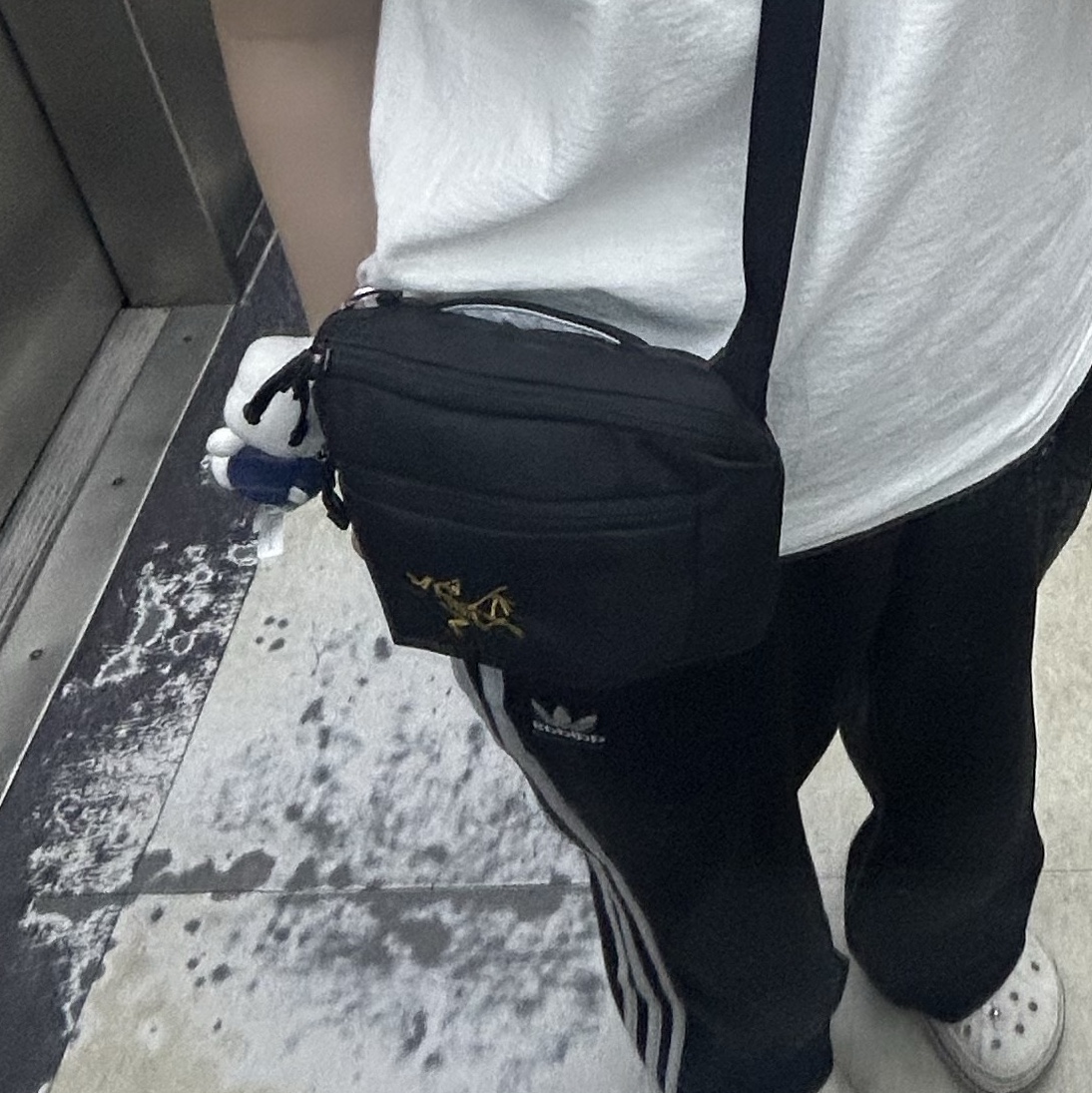 Arc'teryx Mantis 1 Waistpack Black, Adidas Adicolor Baggy Fit Firebird Track Pants Black - KR Sizing 착용 스타일 - 2