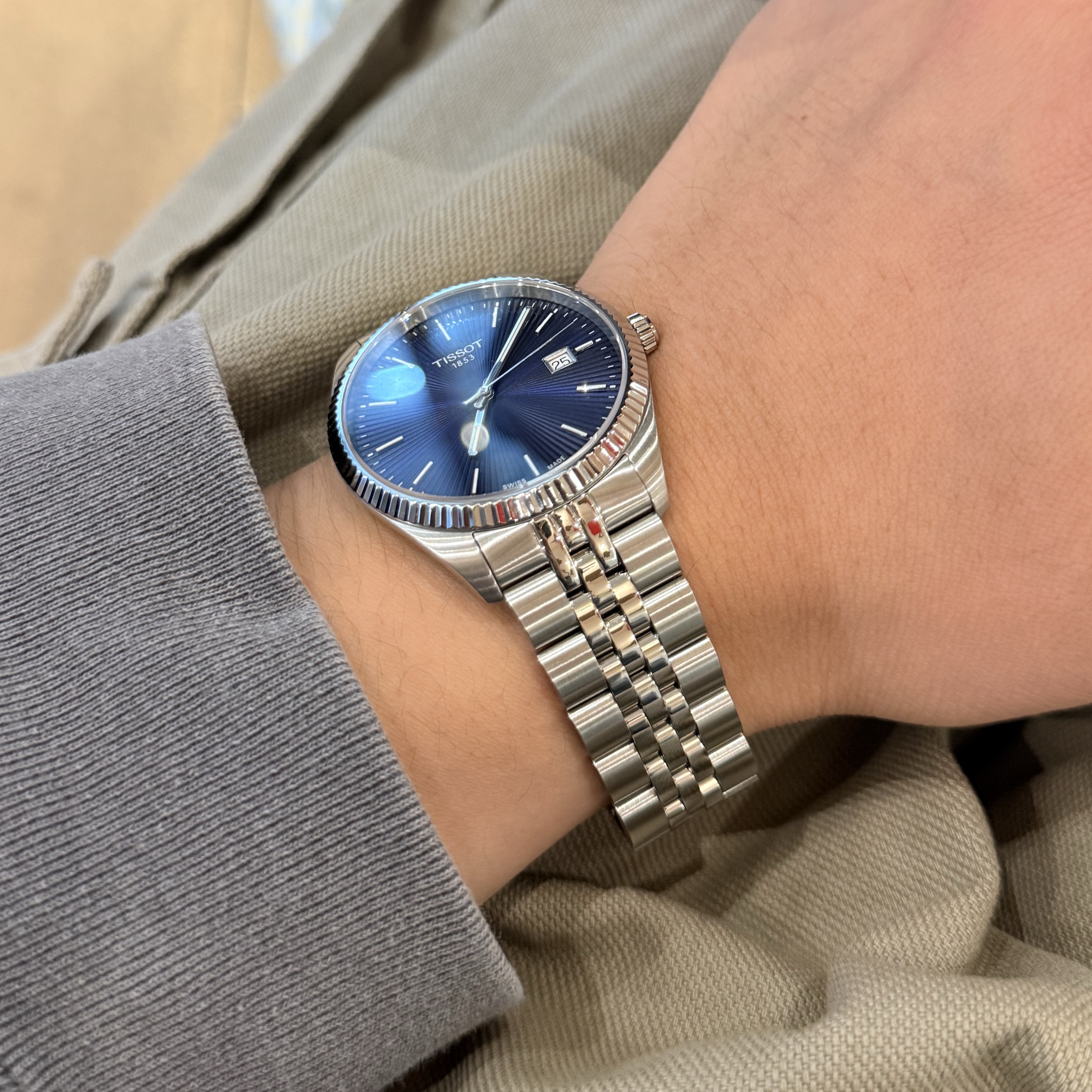 Tissot Ballade Quartz 40mm Stainless Steel Grey Blue 착용 스타일