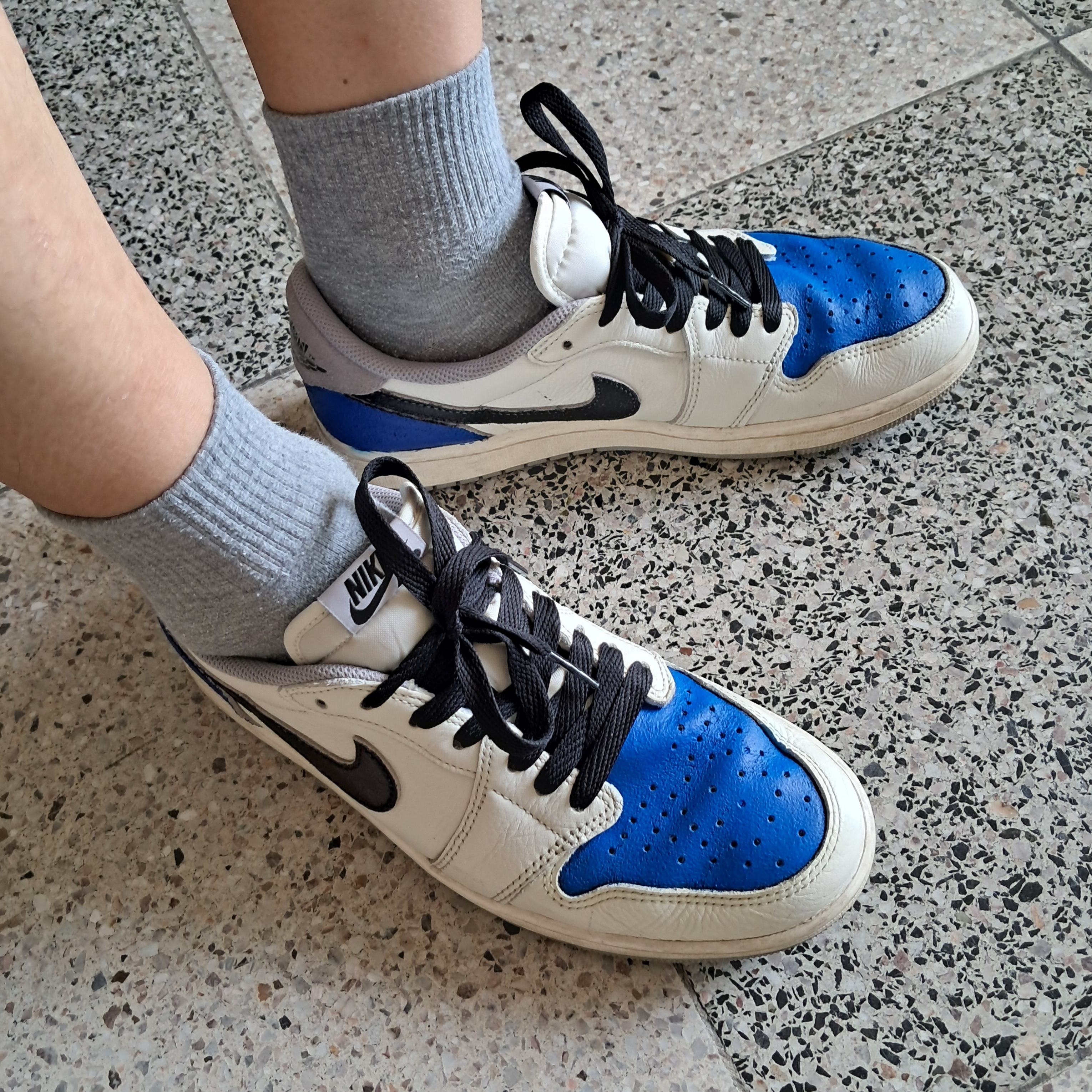 Jordan 1 Retro Low OG Atmosphere Grey 착용 스타일 - 2