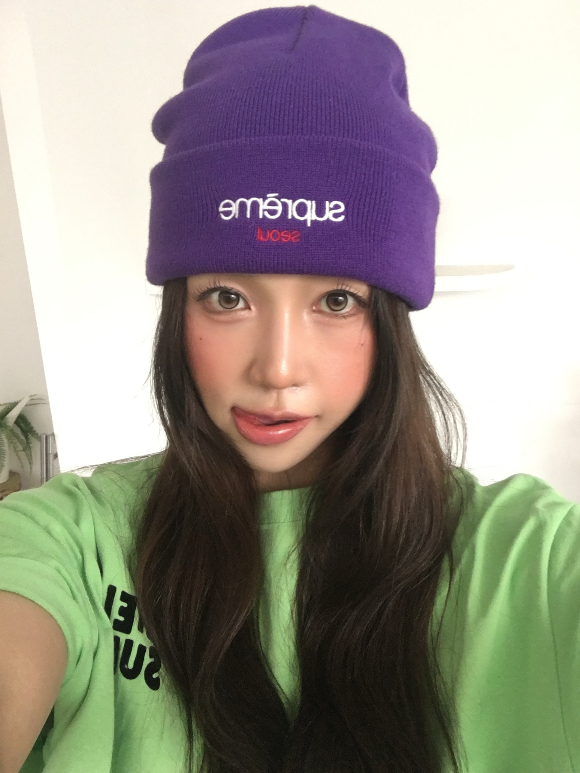 Supreme New Era Psalm Beanie Purple - 23FW, Hello Sunrise Volume Typo Tee Light Green 착용 스타일
