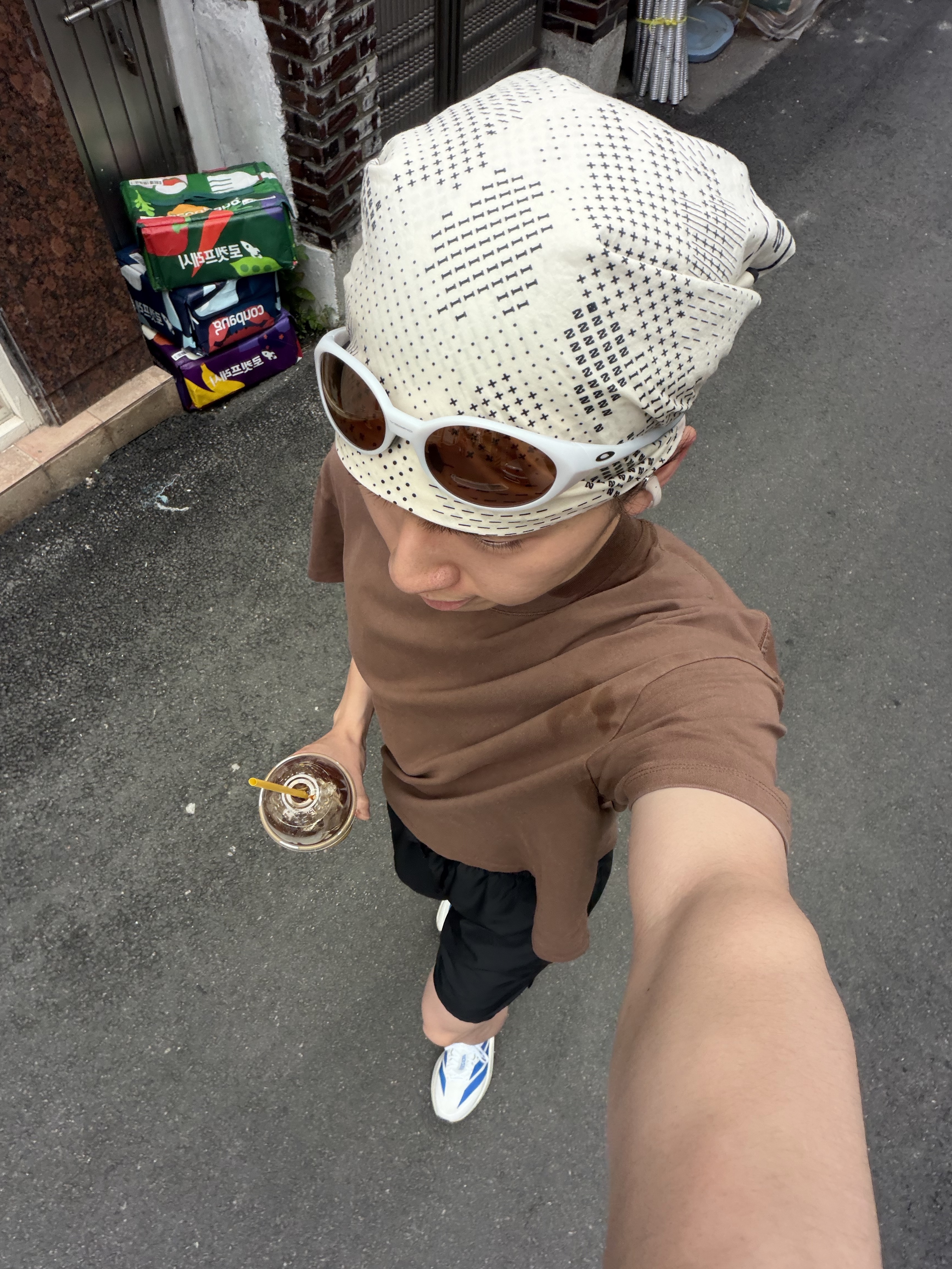 Oakley Eye Jacket Redux Matte Vapor Prizm Tungsten Polarized High Bridge Fit, Salomon Multiple Bandana Cream 착용 스타일