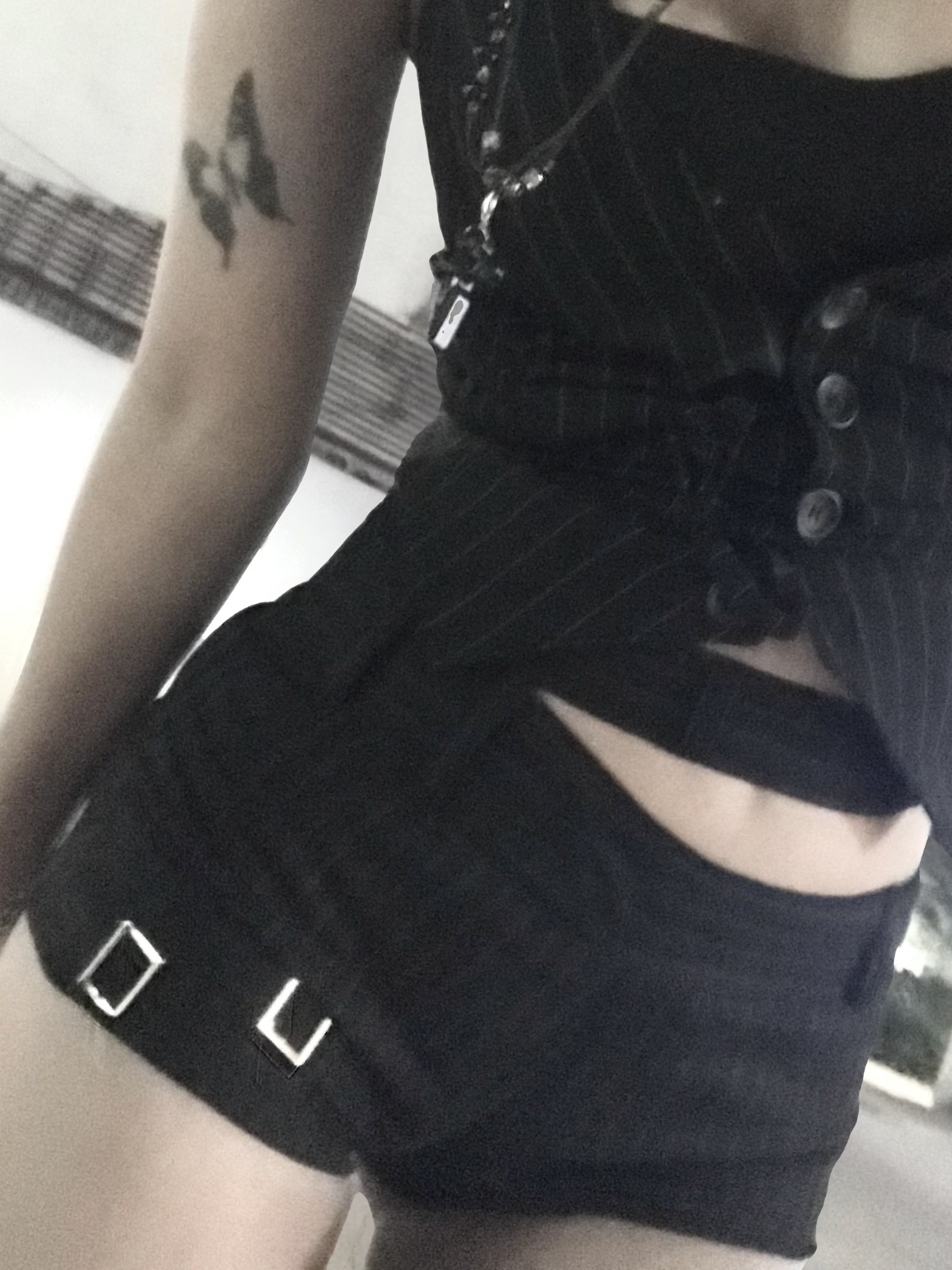 SØAR 2 Waistband Stripe Micro Short Pants Black 착용 스타일 - 3