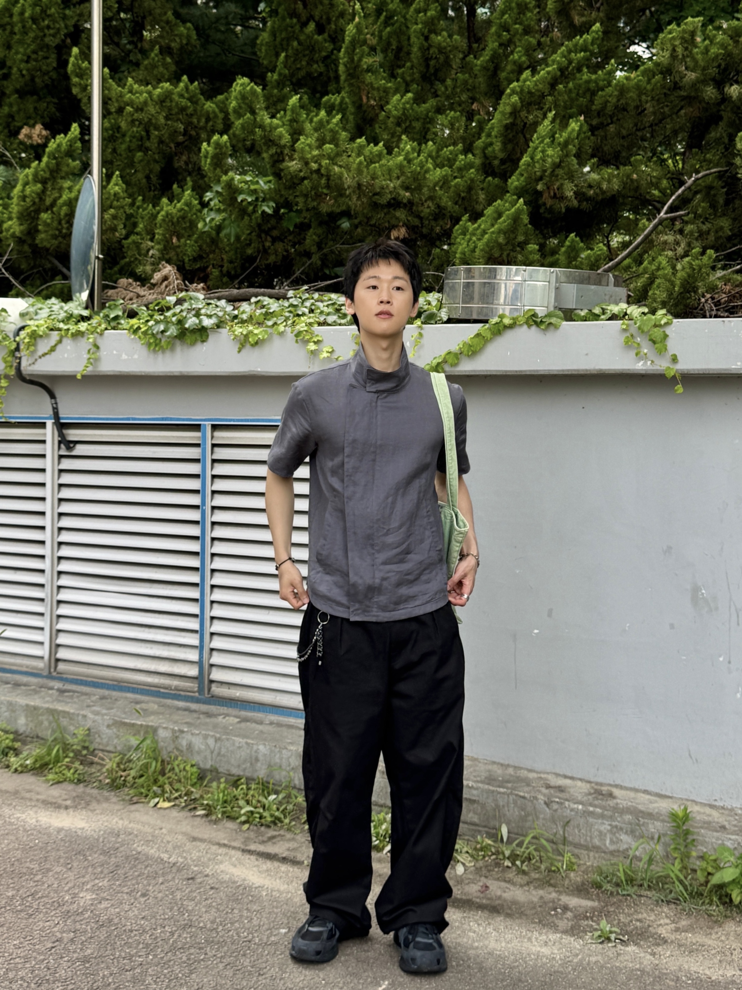 Hatchingroom Arc Zip Shirket Blue Grey, Sansan Gear Back Pocket Pants Black 착용 스타일 - 1