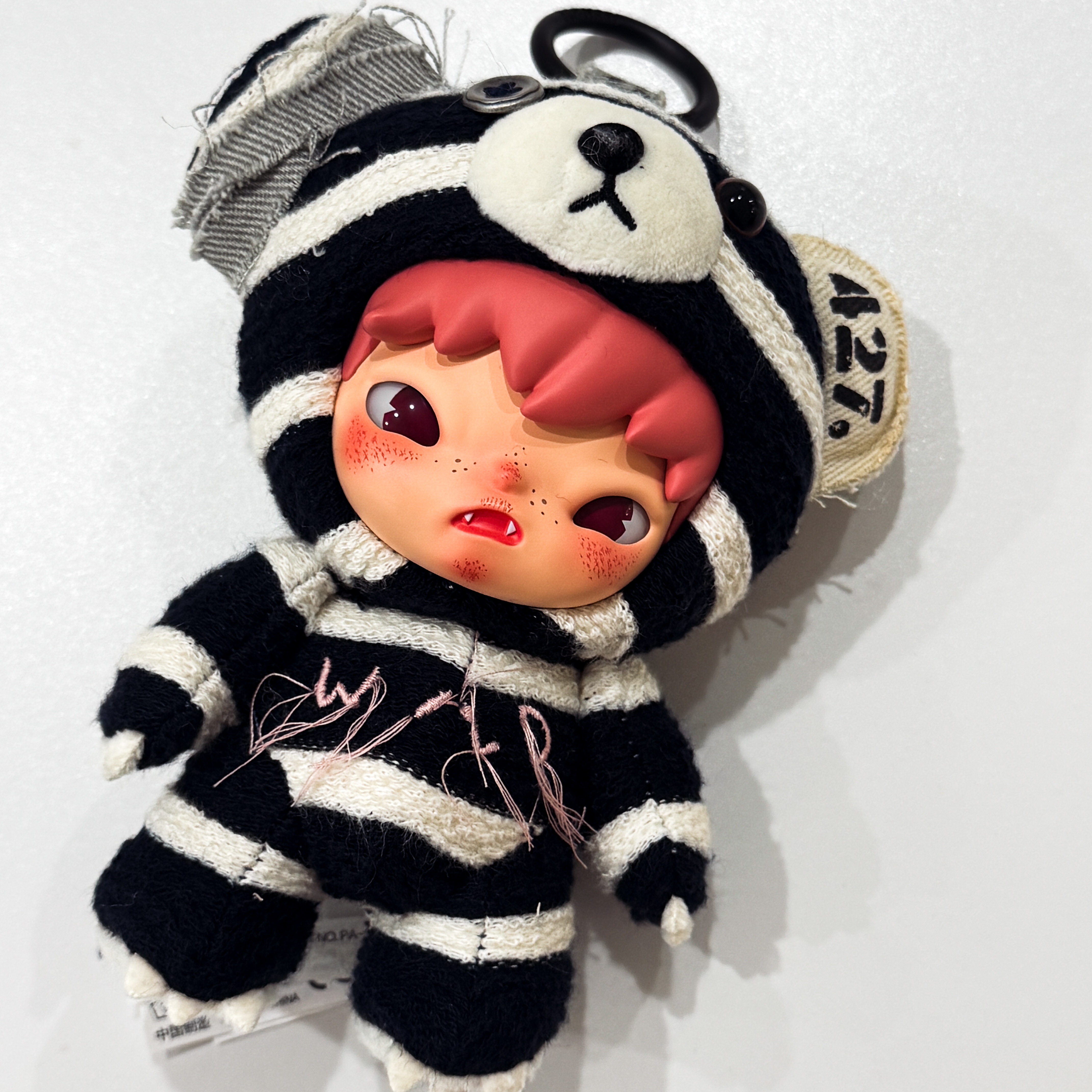 Pop Mart Hirono Road Journal Series Plush Doll Pendant Sealed Case (1 Blind Box) 착용 스타일