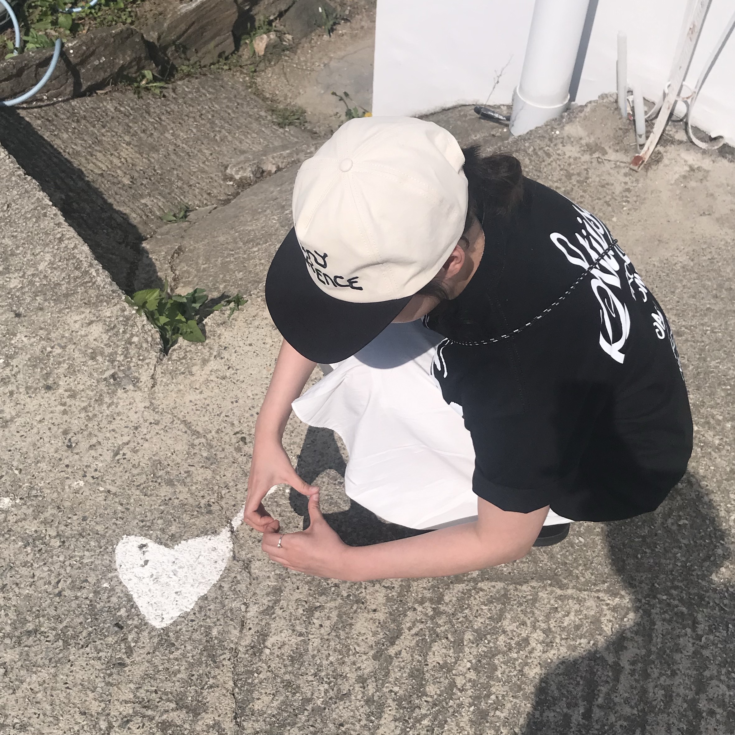 Stussy World Tour T-Shirt Black, Adidas Superstar Core Black White 착용 스타일 - 3