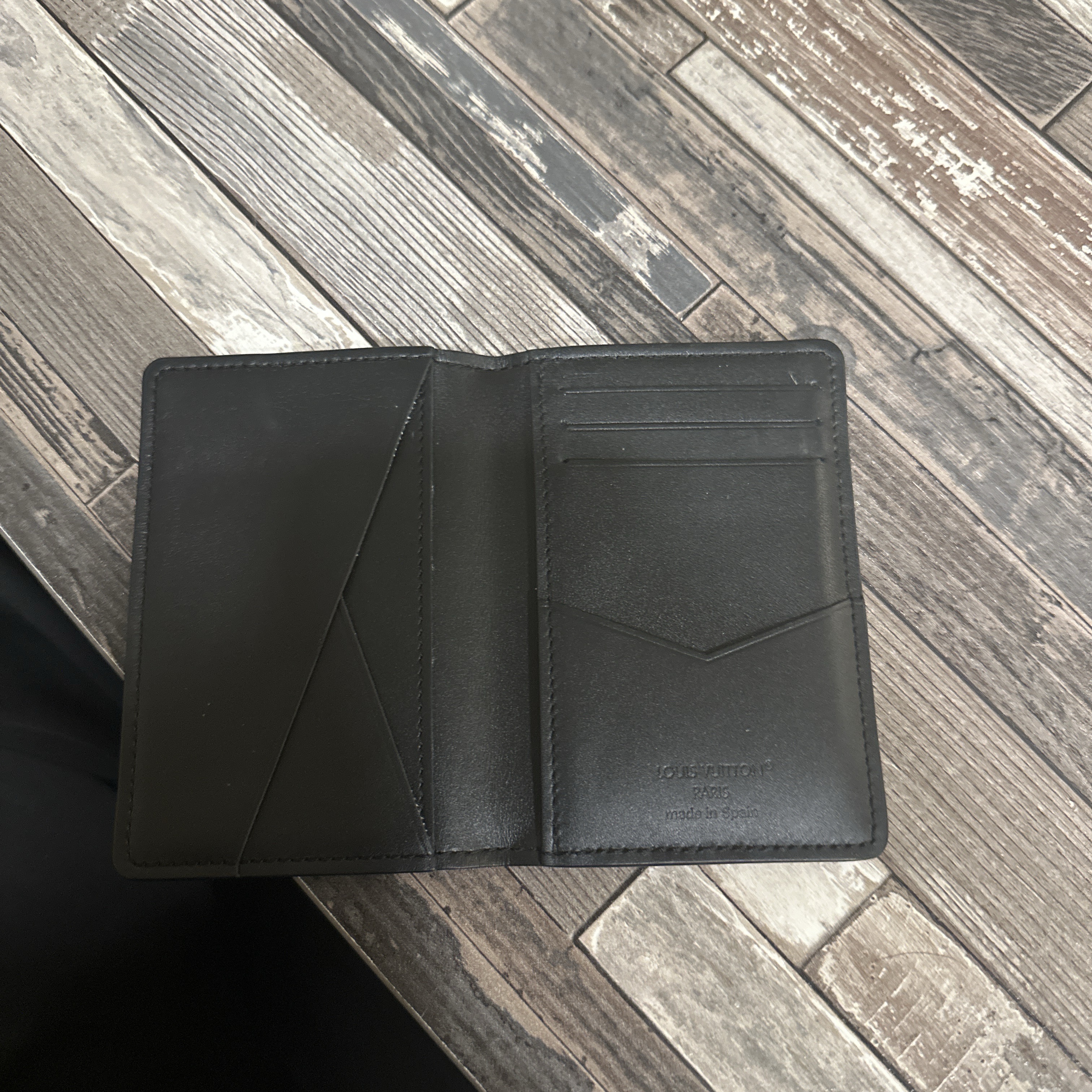 Louis Vuitton Pocket Organizer Monogram Eclipse 착용 스타일 - 5