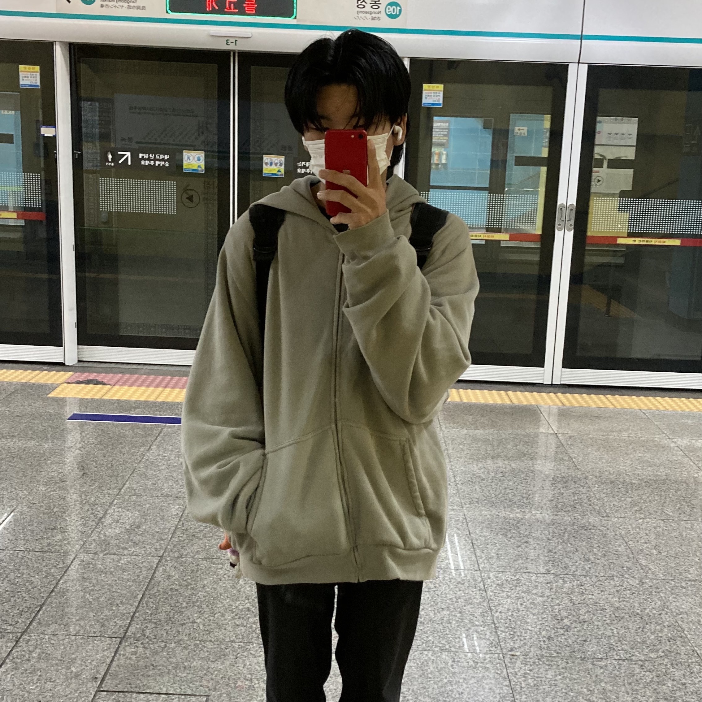 Yeezy YZY Zip-Up Hoodie Grey, Newjeans x The Powerpuff Girls Doll Medium Hyein 착용 스타일 - 1