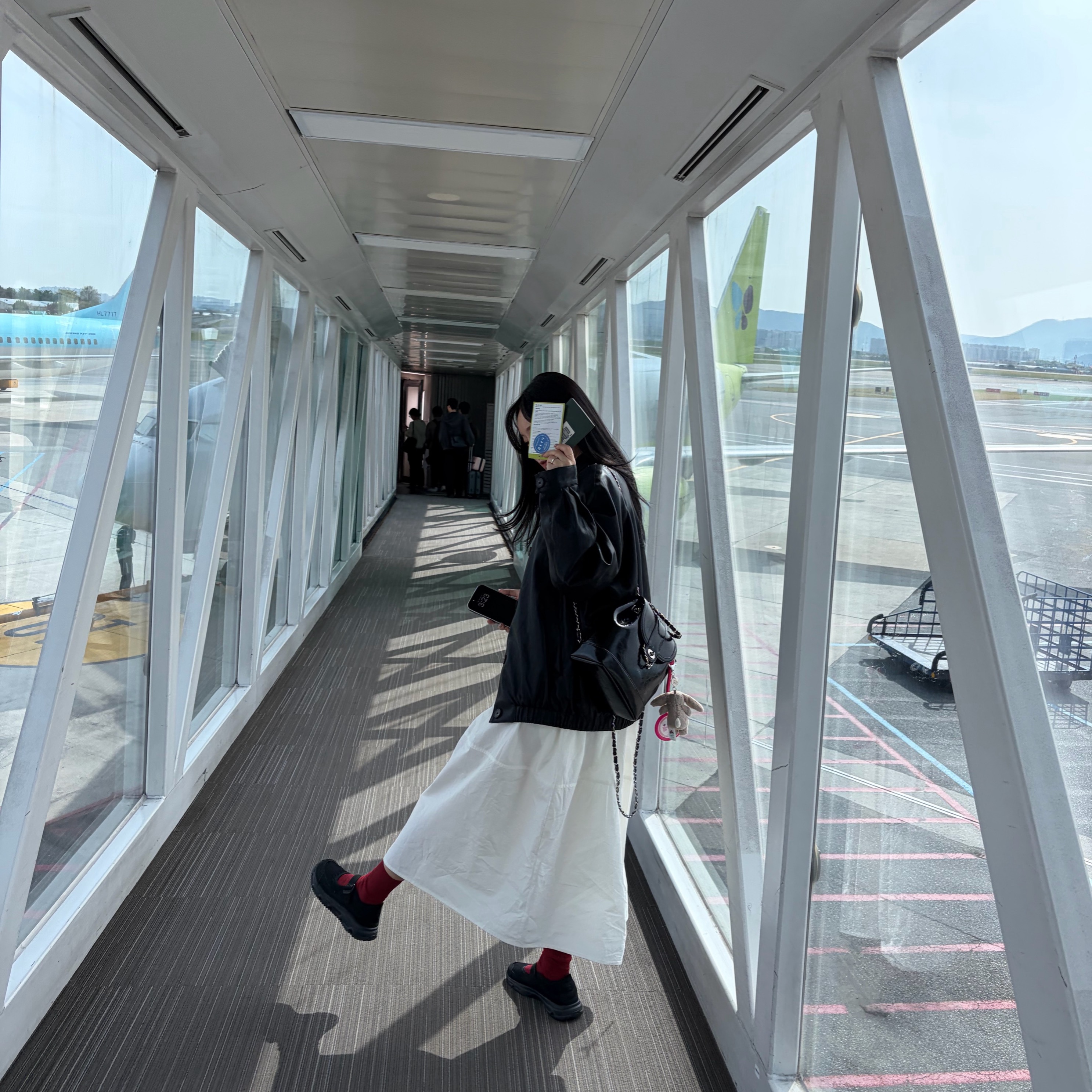 Cardinal Red Hawoo-A Bag Black, Salomon RX Marie Jeanne Black 착용 스타일 - 1